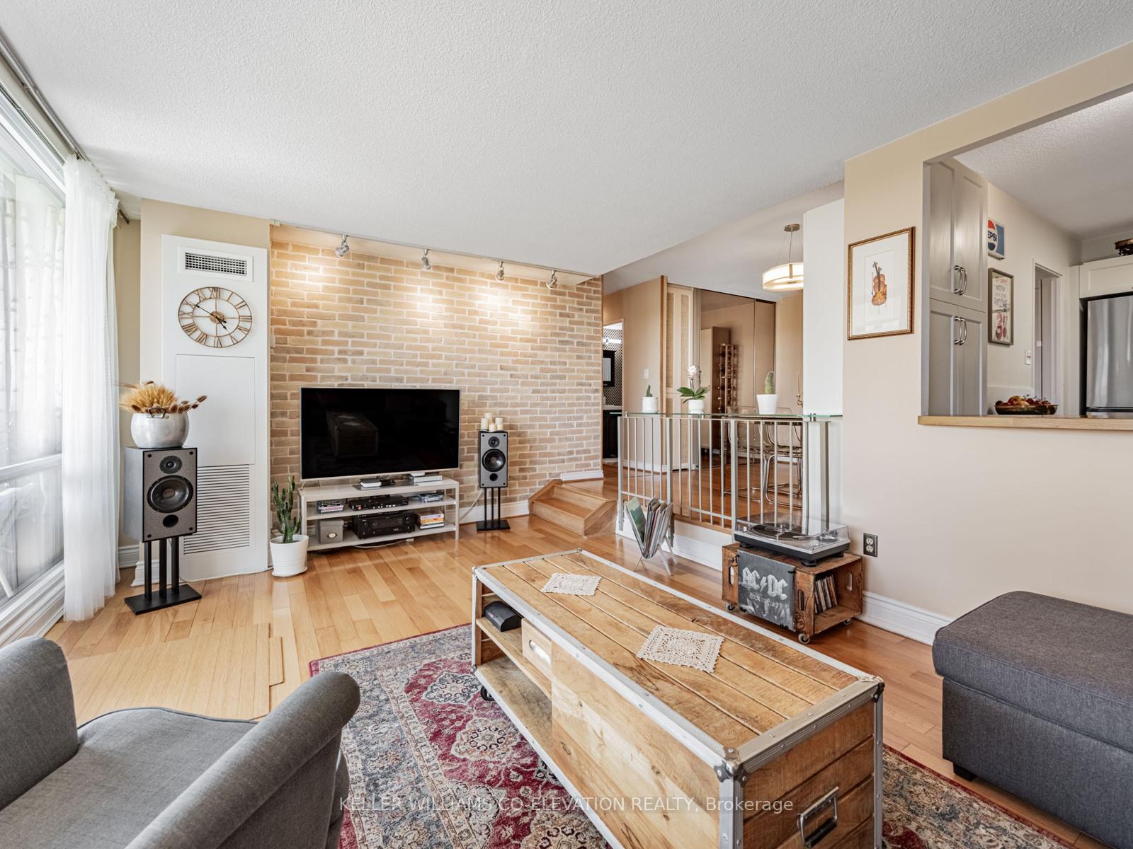 3 Bedrooms Condo at 250 Scarlett, Toronto For sale