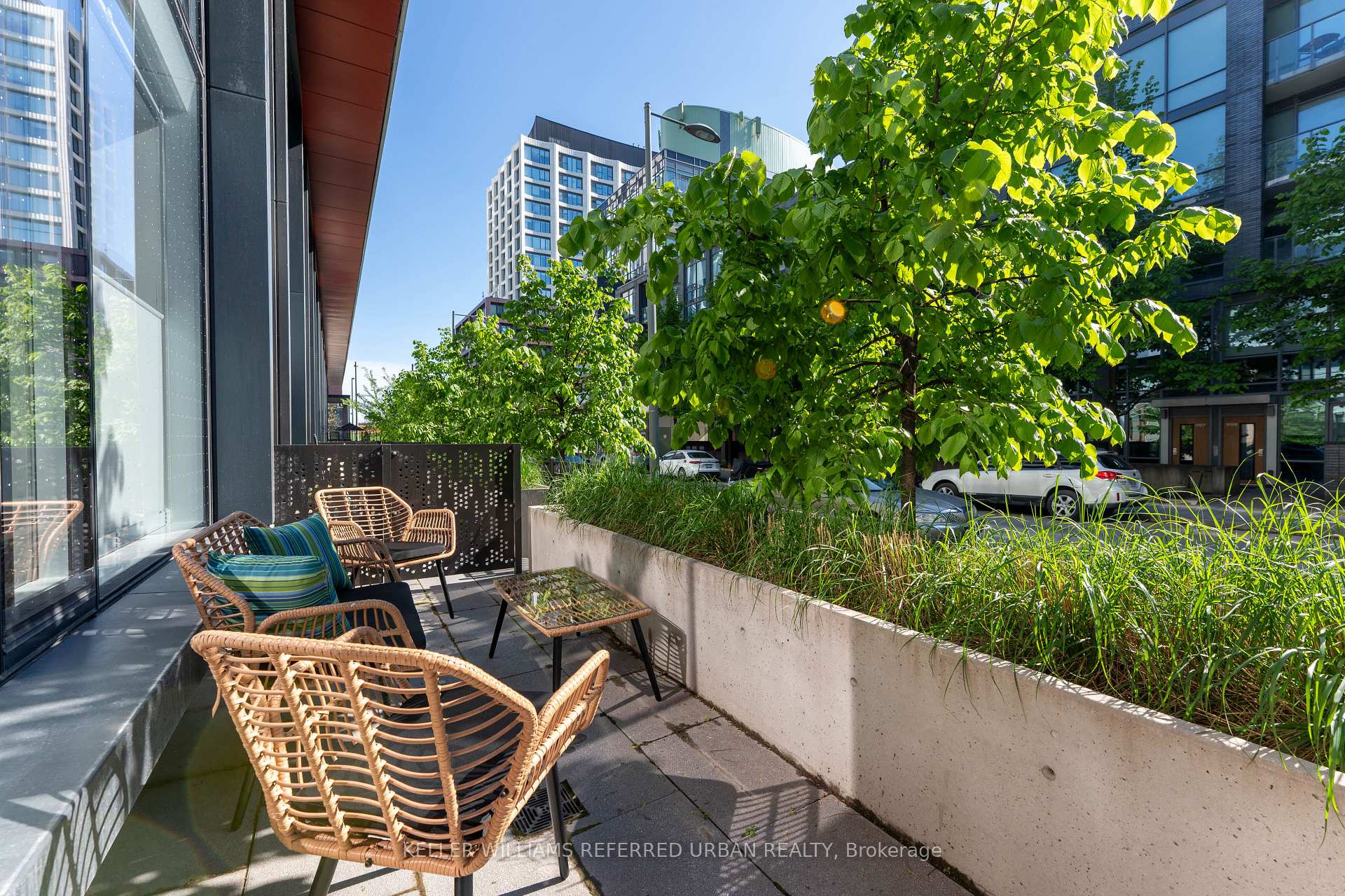 4 Bedrooms Condo at 180 Mill, Toronto For sale