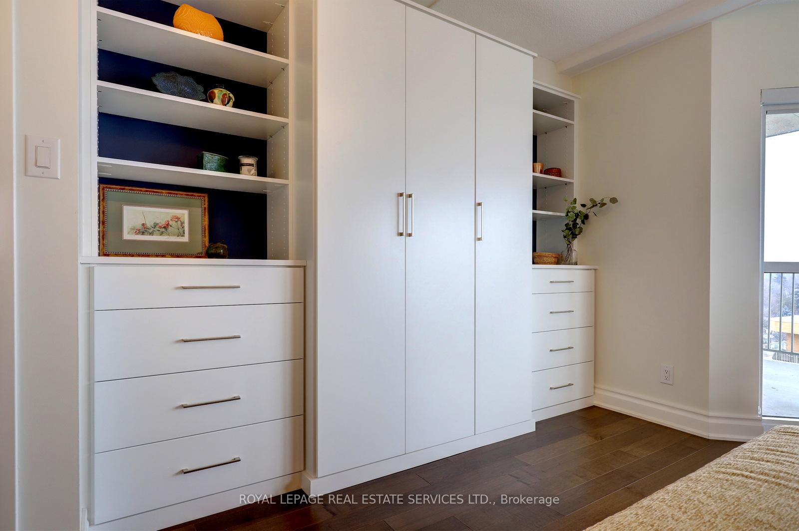 2 Bedrooms Condo at 2190 Lakeshore, Burlington For sale