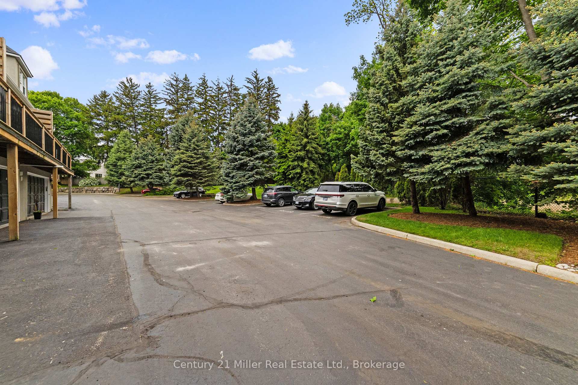 2 Bedrooms Condo at 1061 North Shore, Burlington For sale