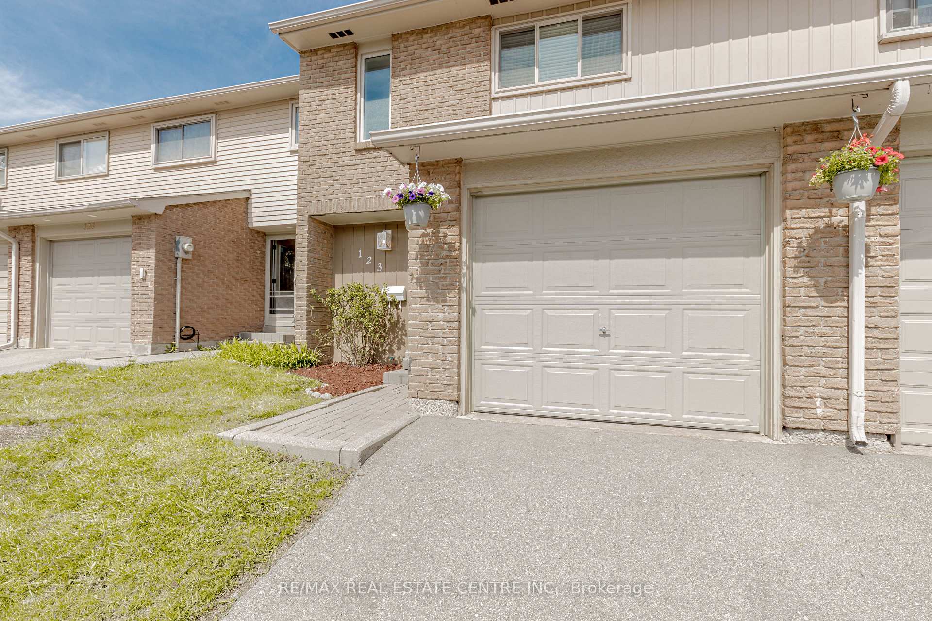 3 Bedrooms Condo at 1526 Lancaster,  Oakville For sale