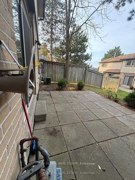 3 Bedrooms Condo at 3500 South Mills, Mississauga For sale