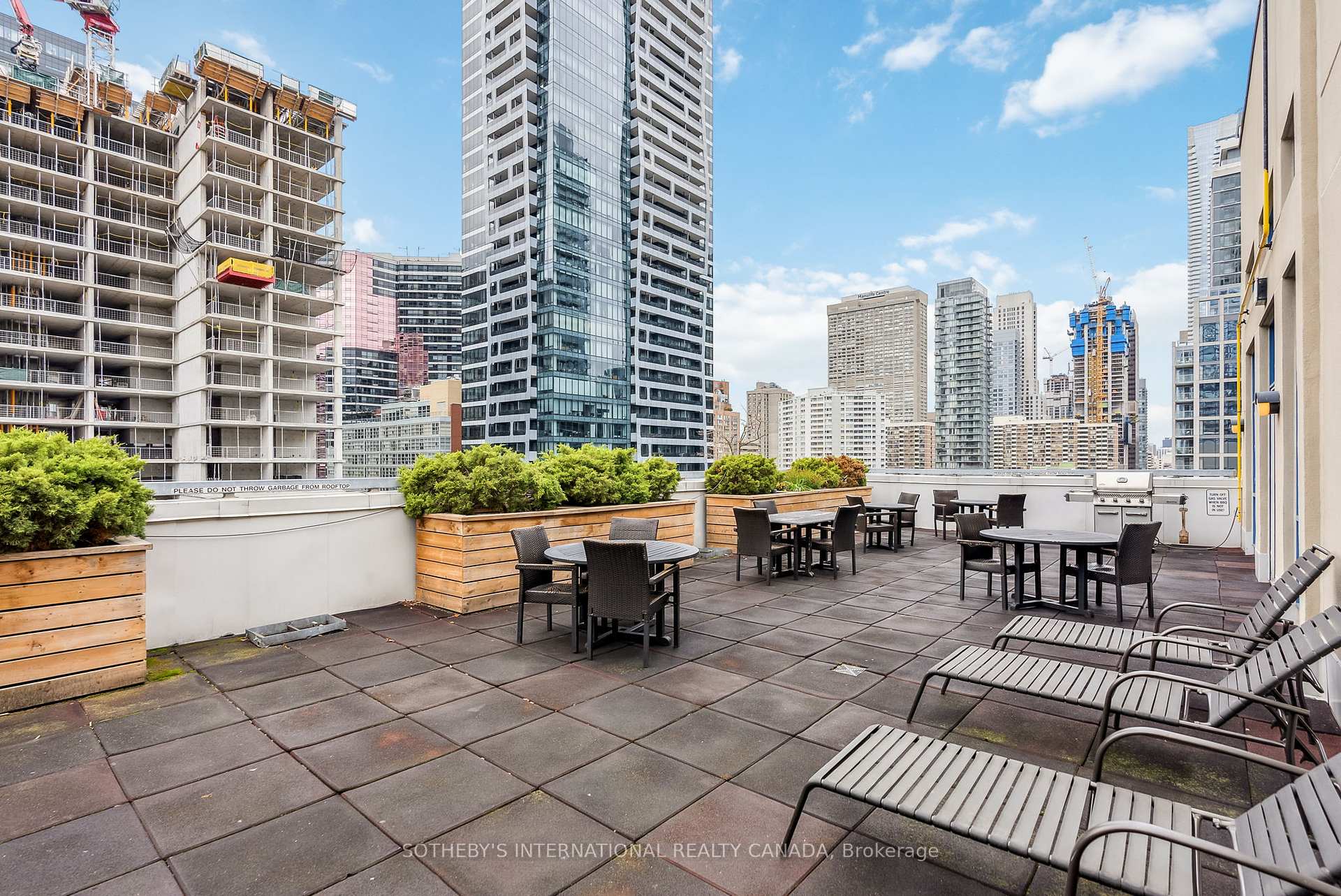 1 Bedroom Condo at 8 Wellesley, Toronto For sale