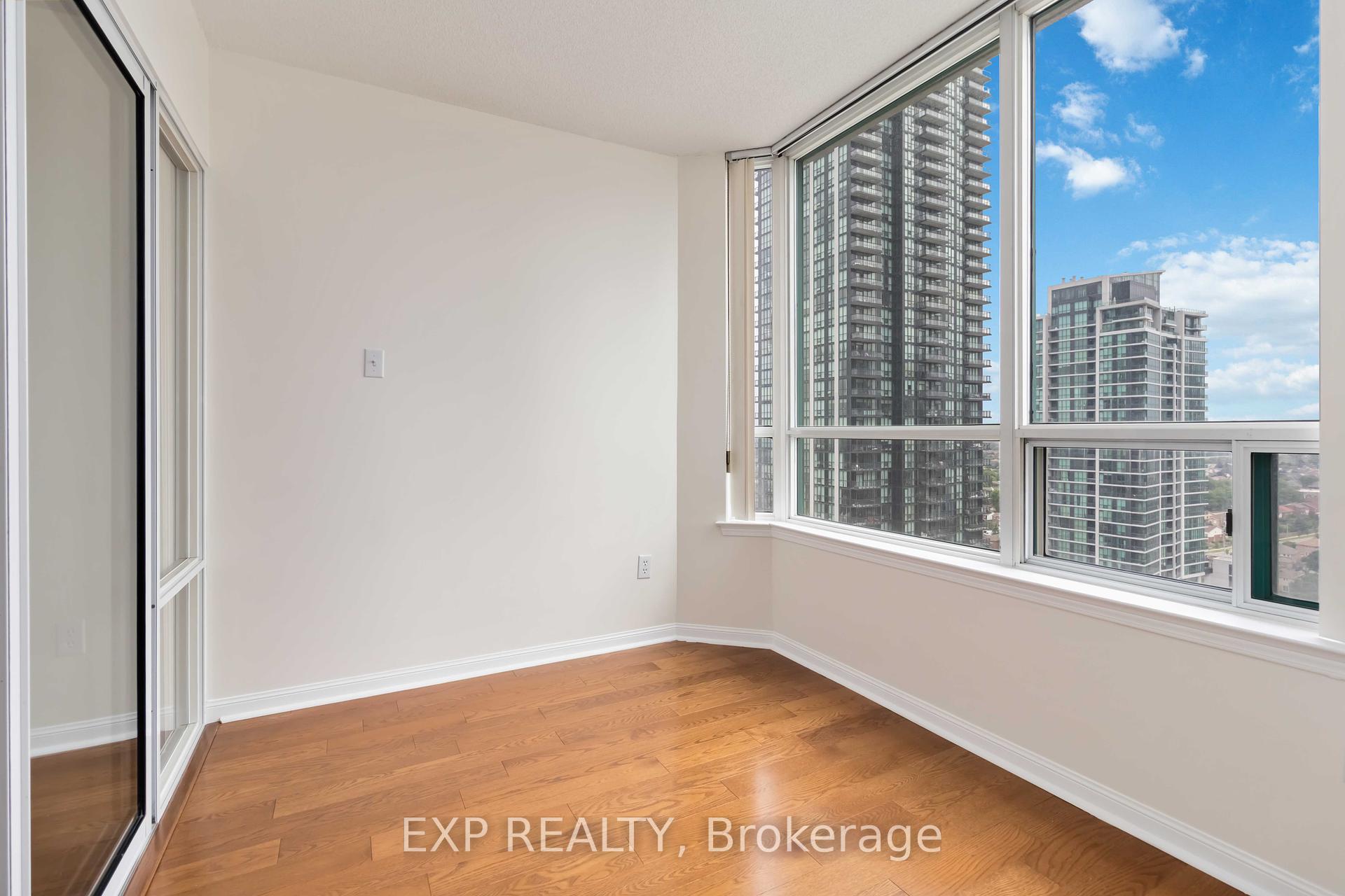 2 Bedrooms Condo at 550 Webb, Mississauga For sale