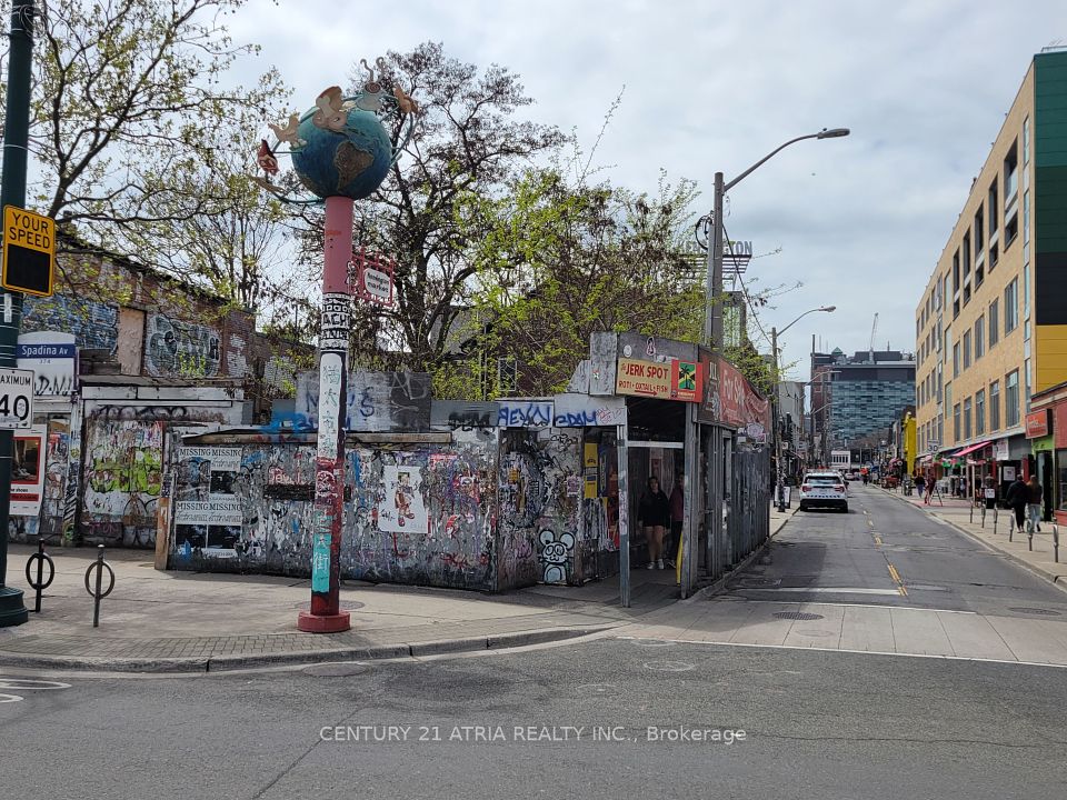 374 Spadina