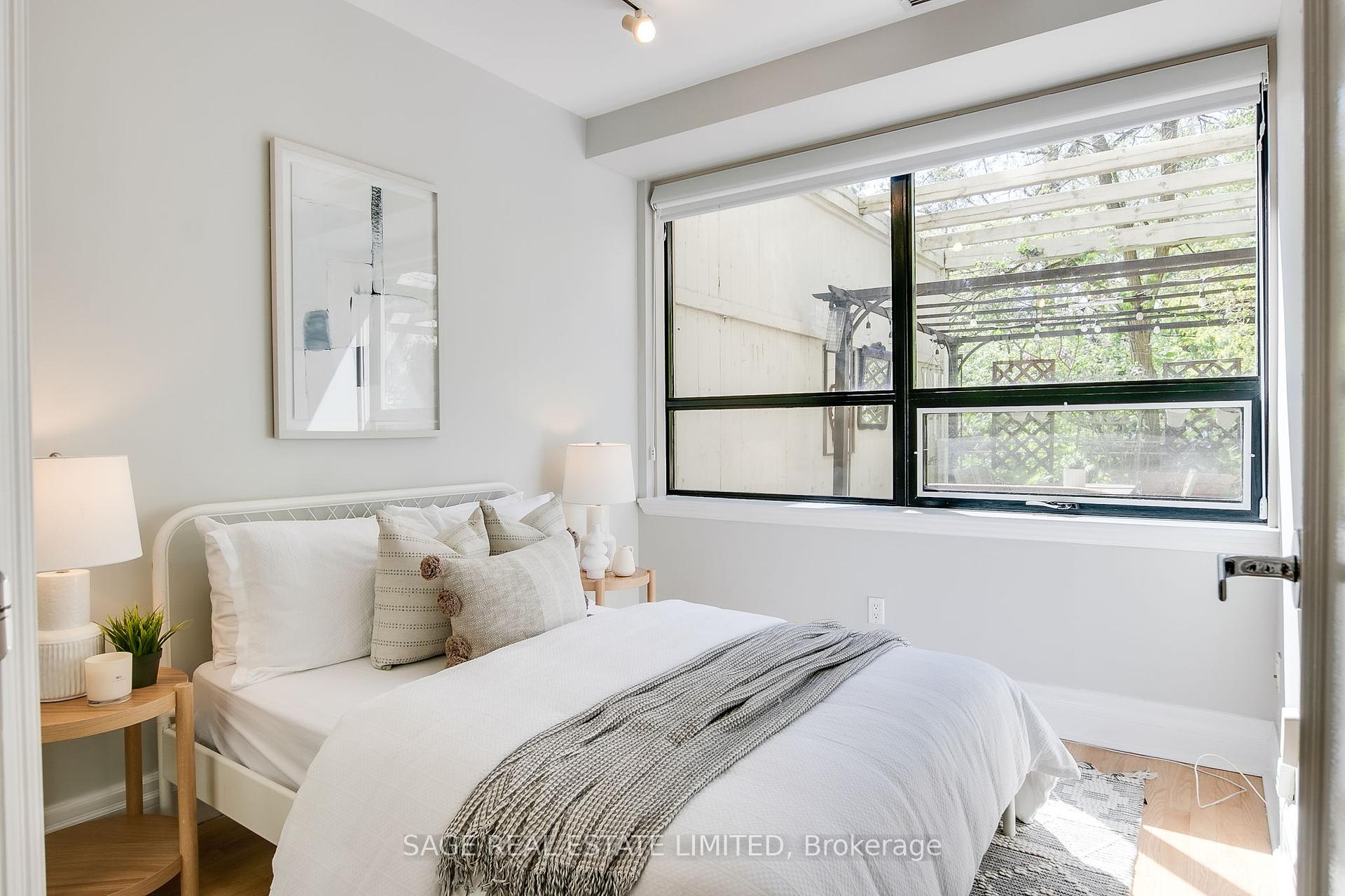 2 Bedrooms Condo at 111 Merton, Toronto For sale