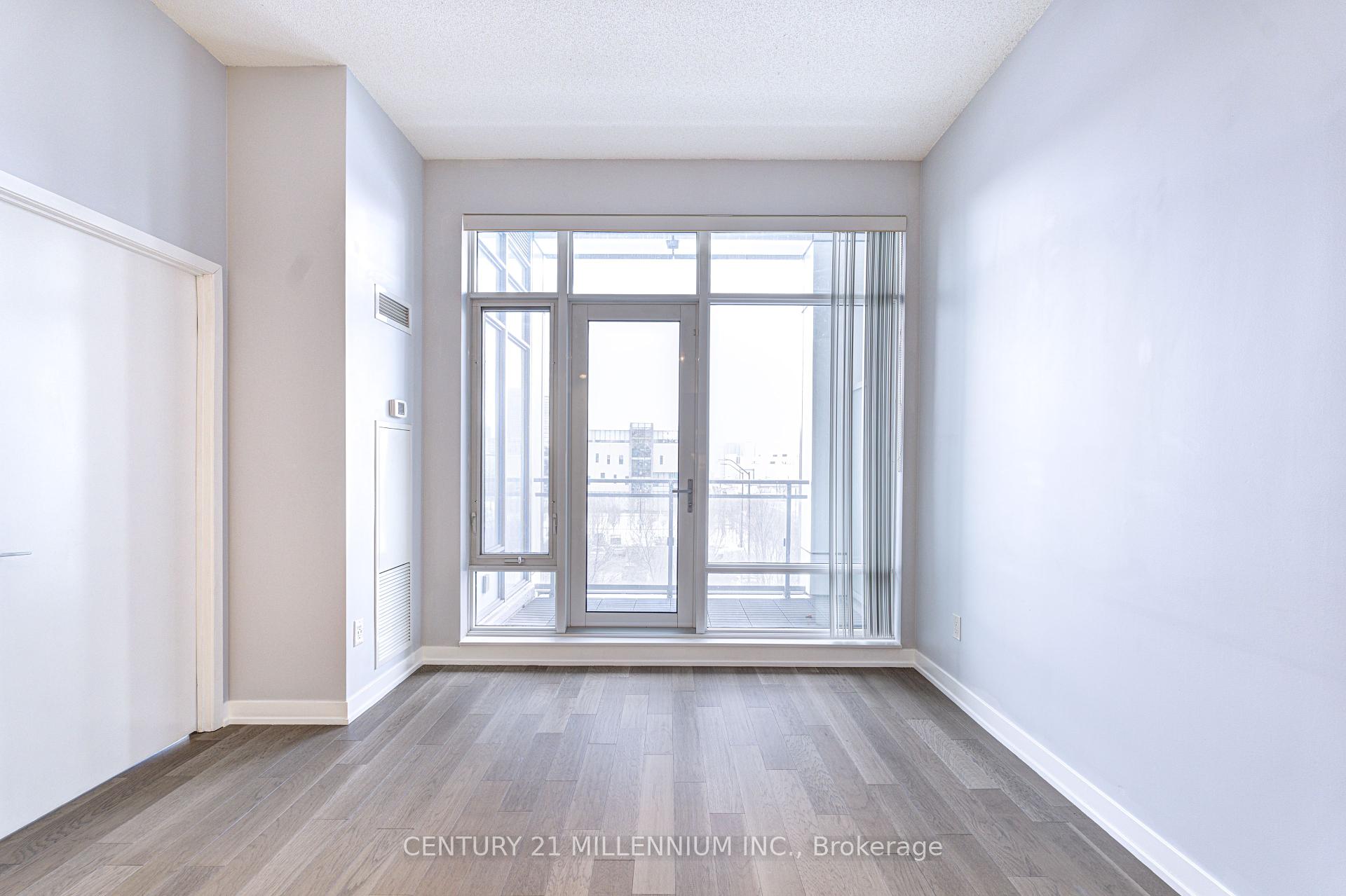 2 Bedrooms Condo at 365 Prince Of Wales, Mississauga For sale