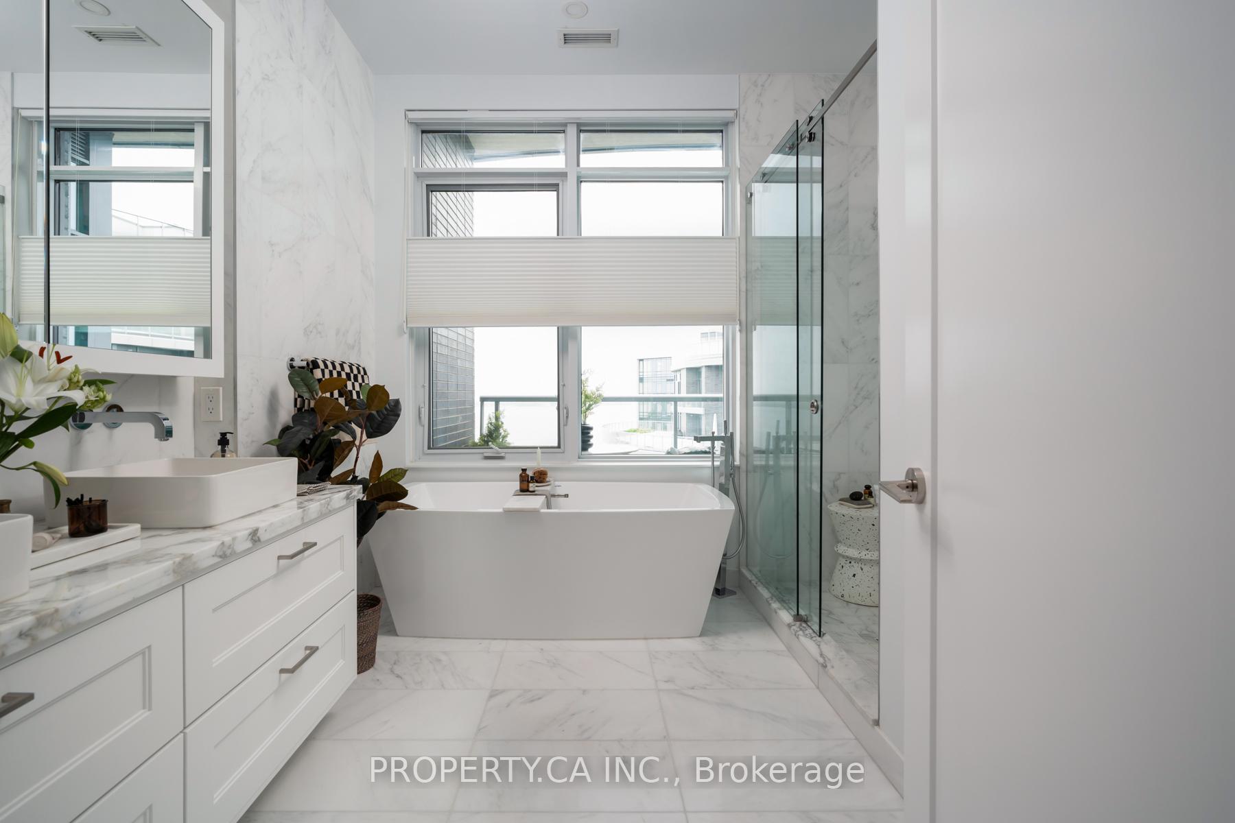 3 Bedrooms Condo at 1 Edgewater, Toronto For sale