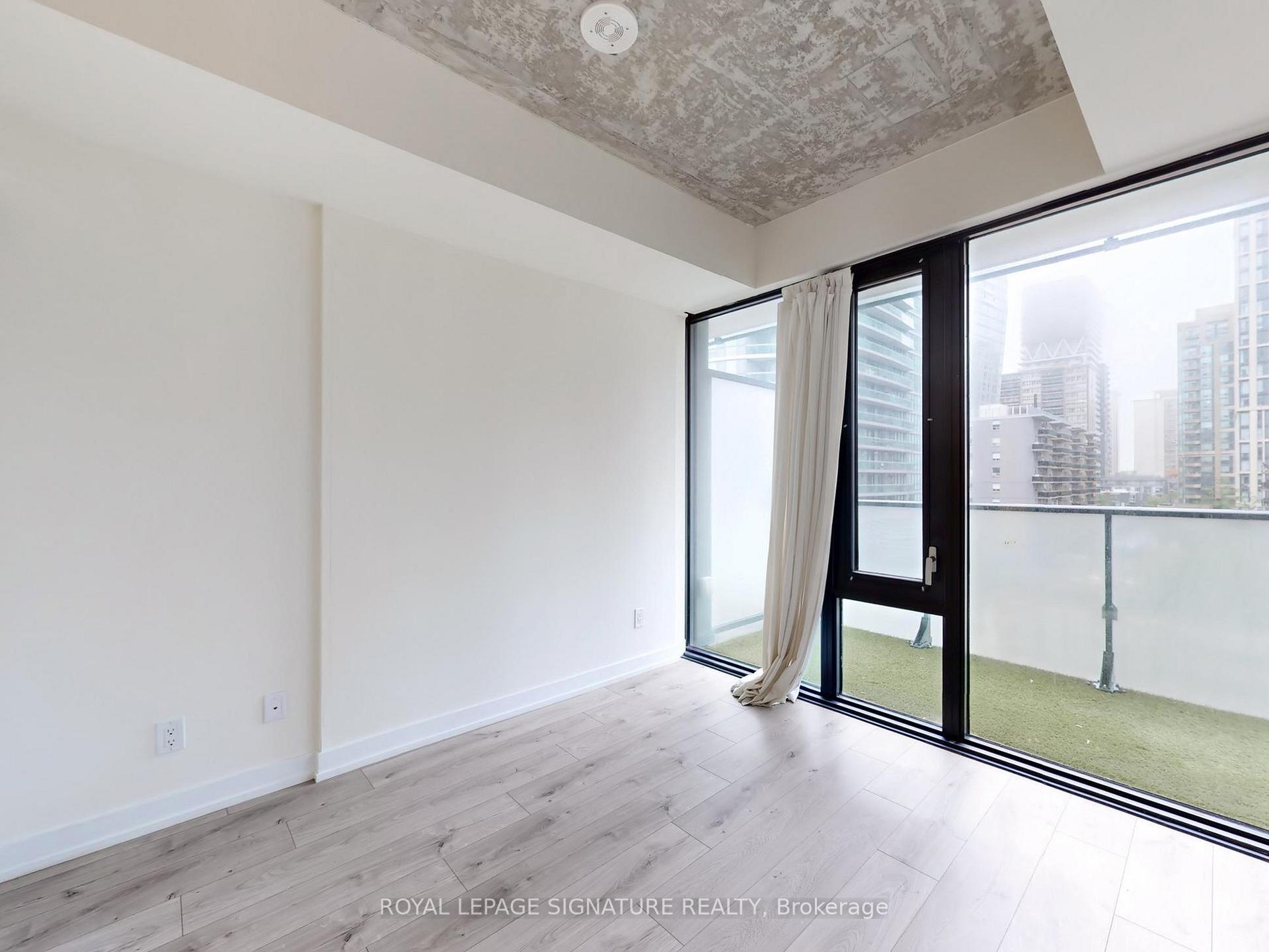 2 Bedrooms Condo at 161 Roehampton, Toronto For sale
