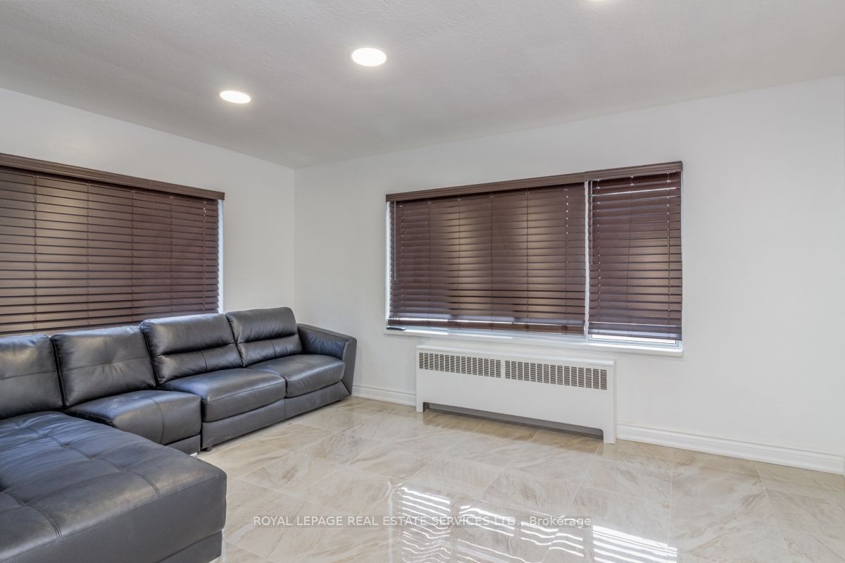 2709 Lake Shore Boulevard W