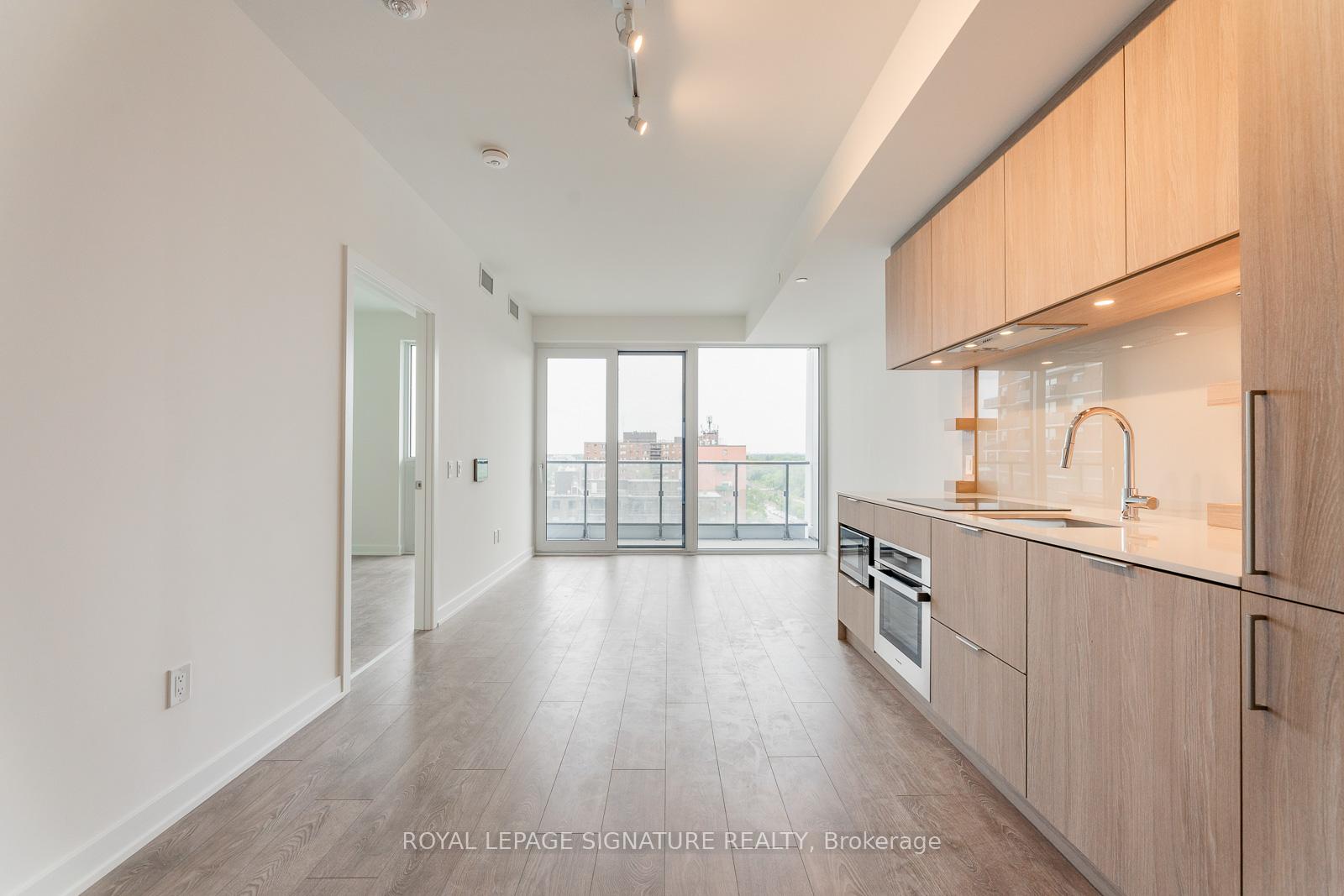 2 Bedrooms Condo at 28 Ann, Mississauga For sale