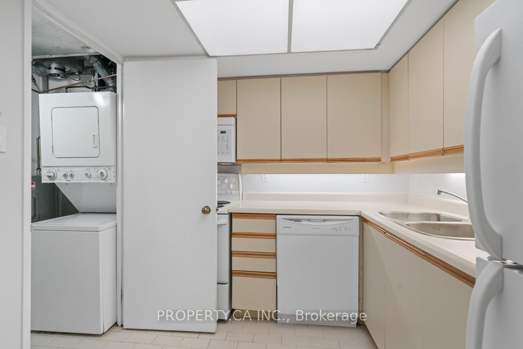 4 Bedrooms Condo at 65 Scadding, Toronto For sale