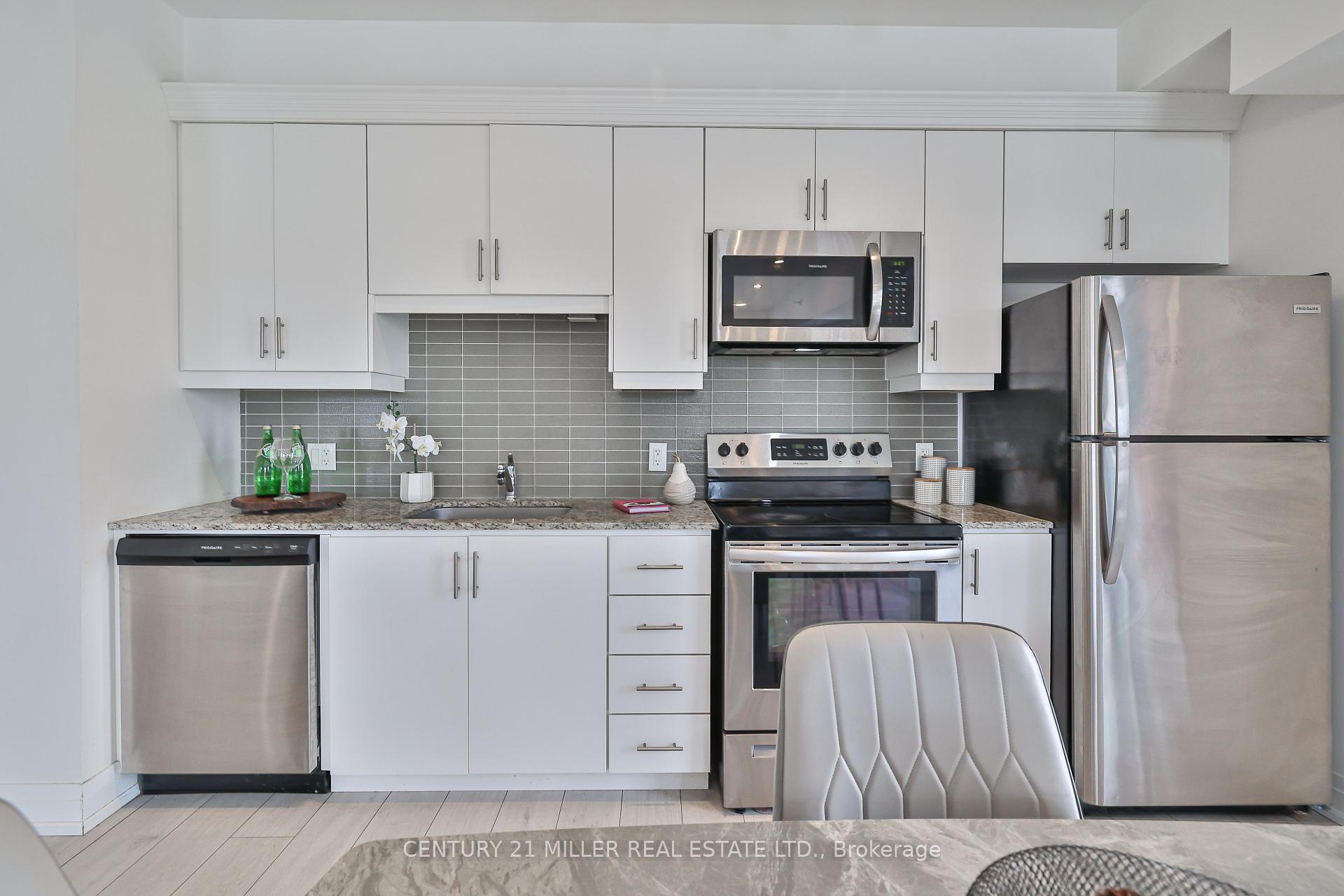 2 Bedrooms Condo at 4040 Upper Middle, Burlington For sale
