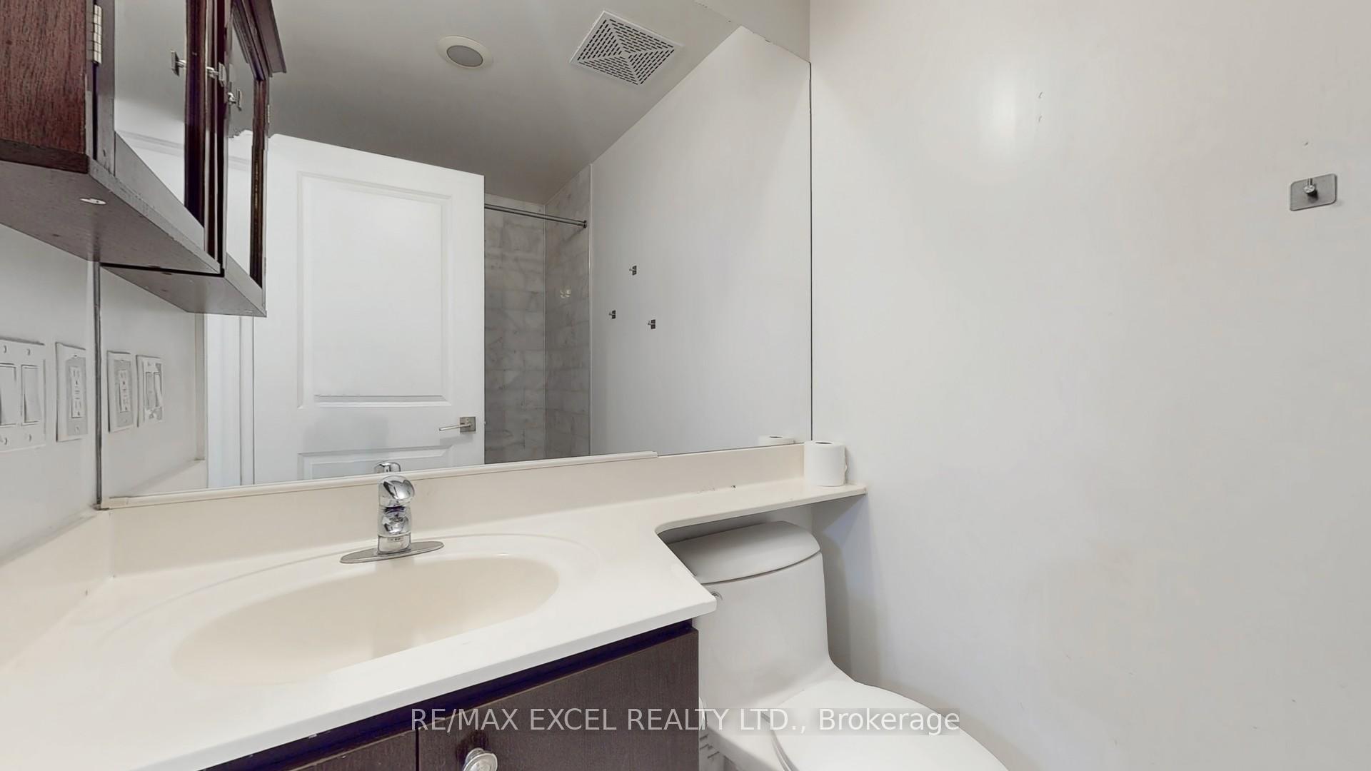 2 Bedrooms Condo at 1 Scott, Toronto For sale