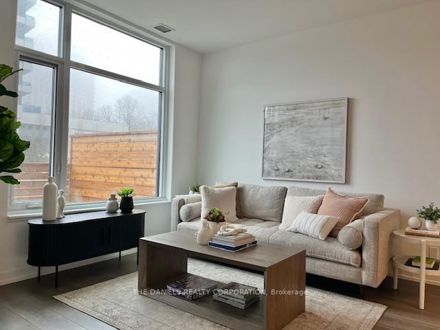 3 Bedrooms Condo at 7950 Bathurst,  Vaughan For sale