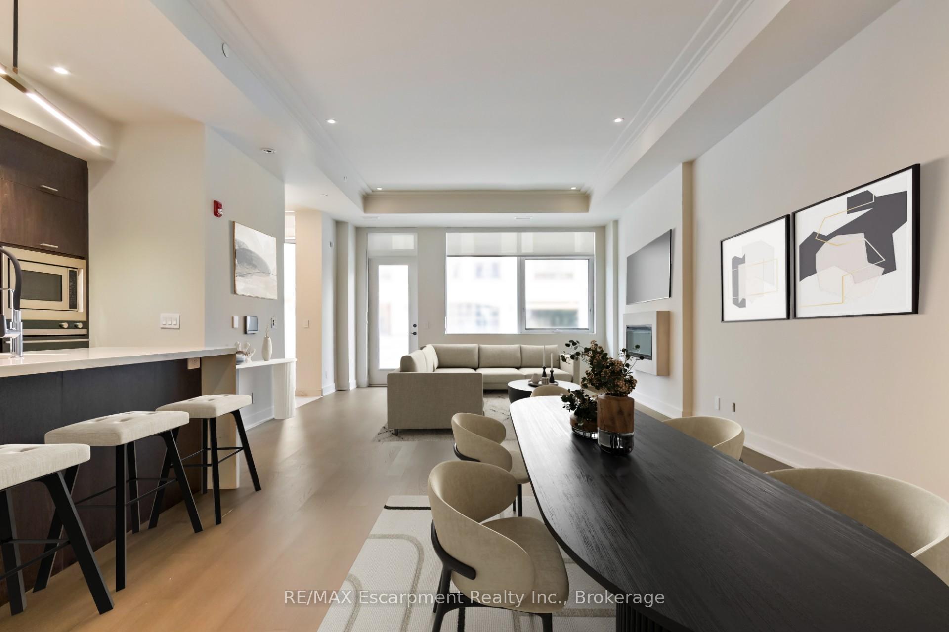 3 Bedrooms Condo at 123 Maurice, Oakville For sale