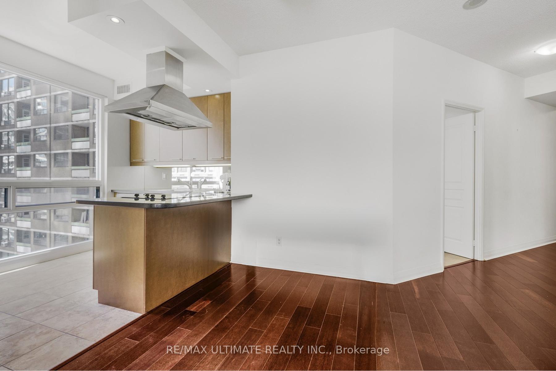 2 Bedrooms Condo at 1121 Bay, Toronto For sale