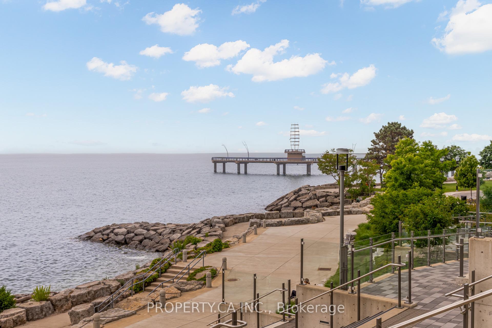3 Bedrooms Condo at 2060 Lakeshore, Burlington For sale