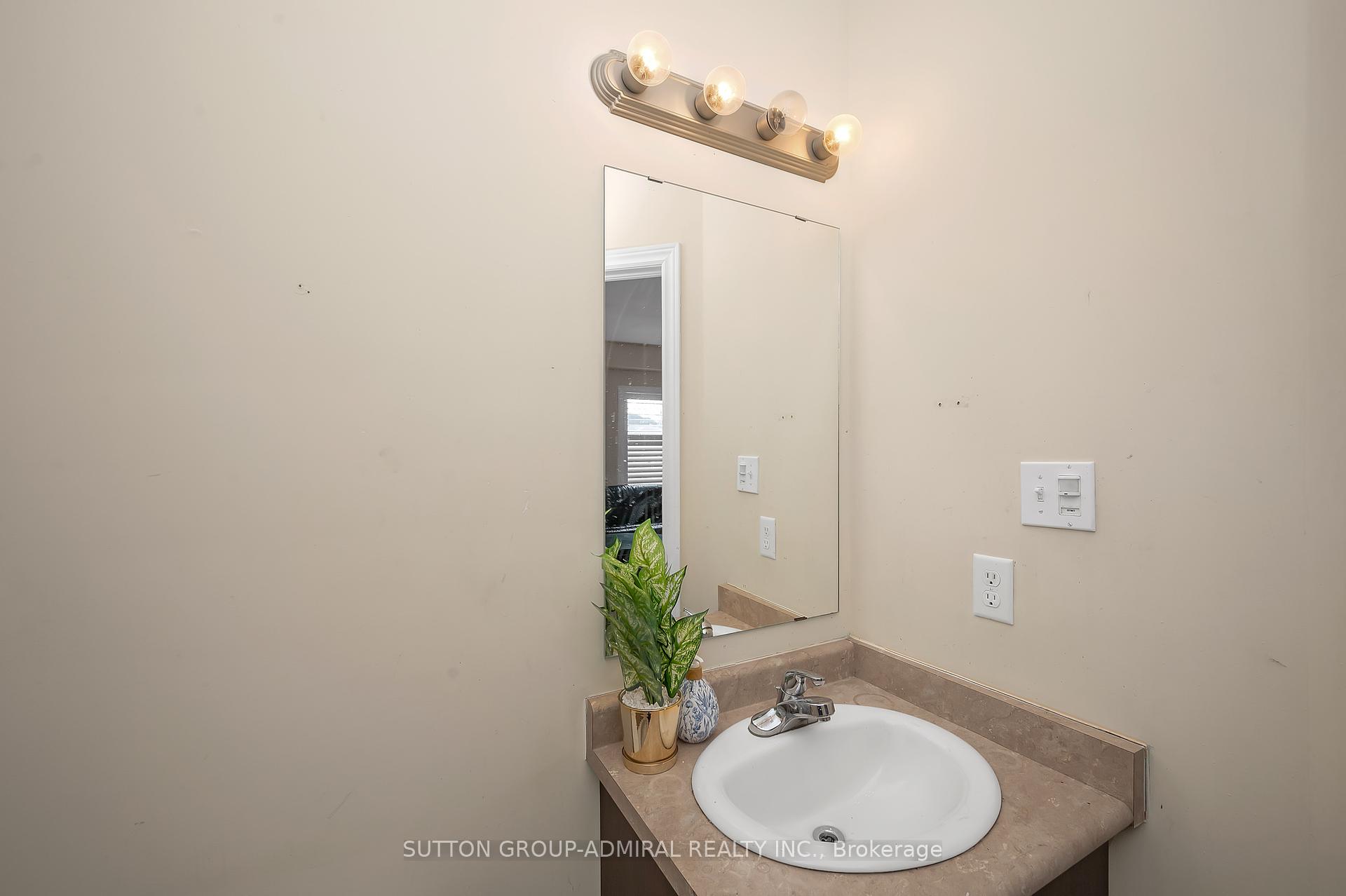 4 Bedrooms Condo at 6 Atessa,  Hamilton For sale