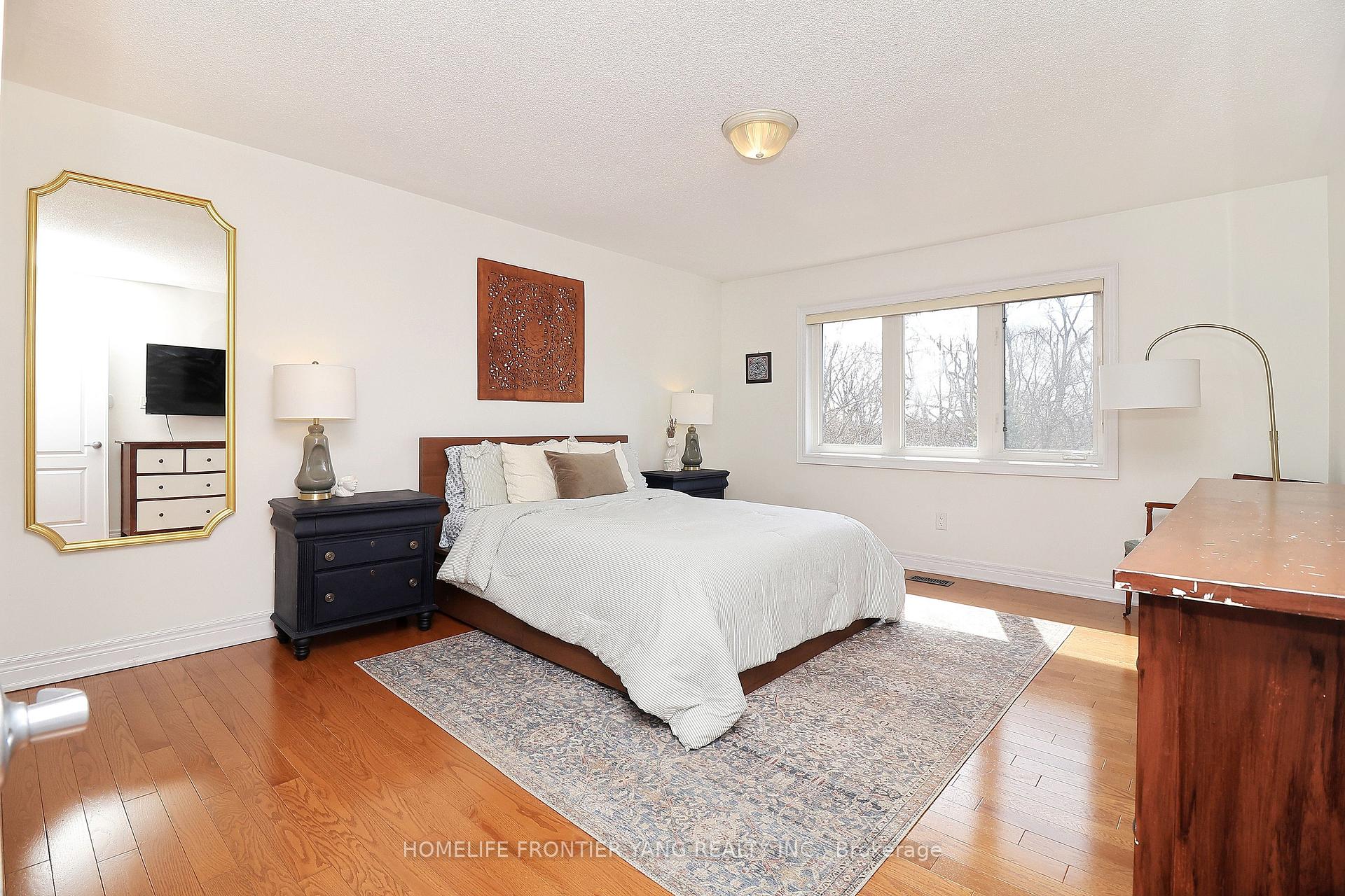 3 Bedrooms Condo at 581 Scarlett, Toronto For sale