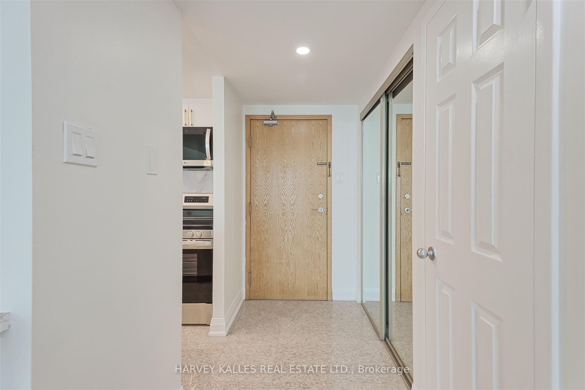 99 Harbour Square 2506