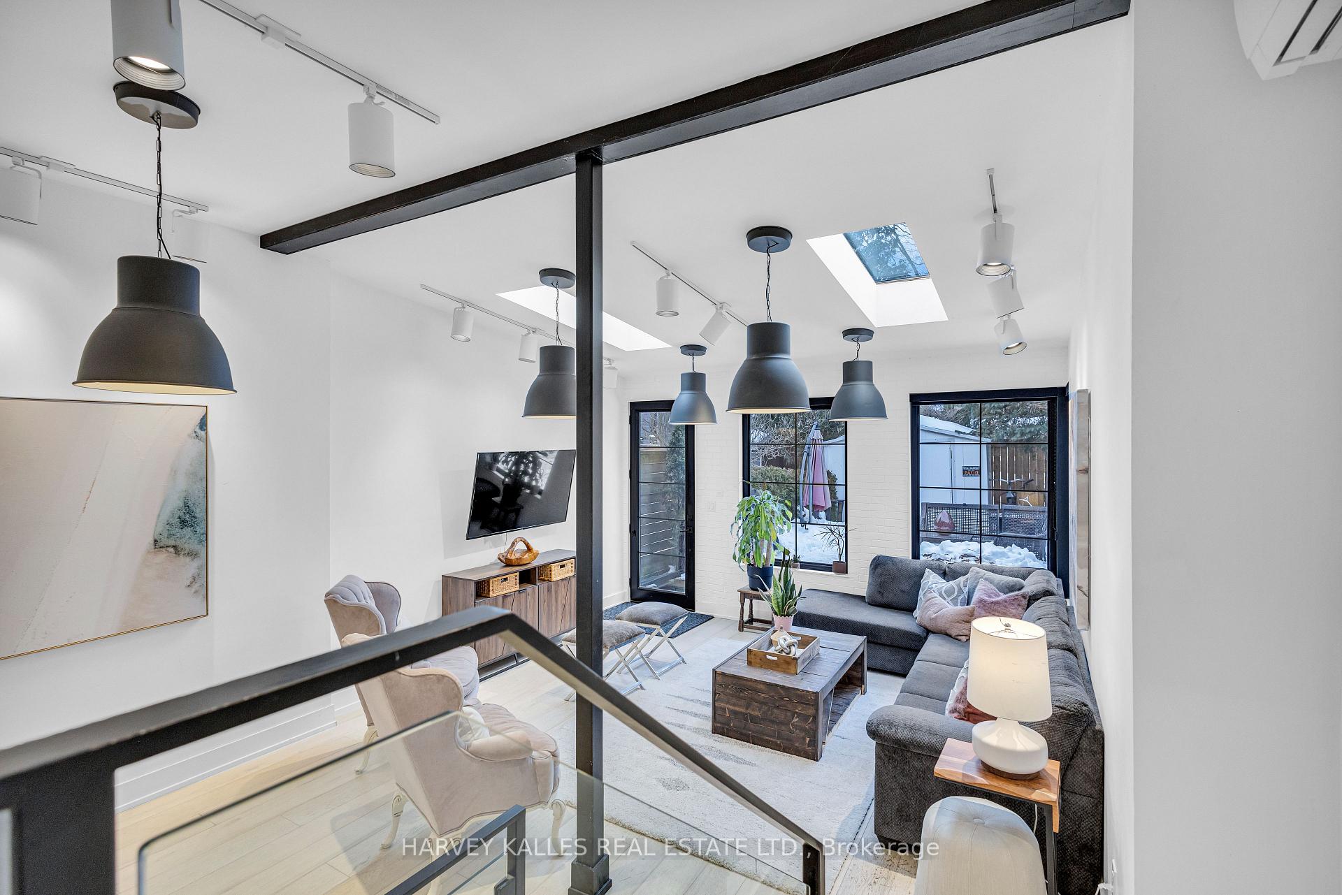 812 Duplex Avenue