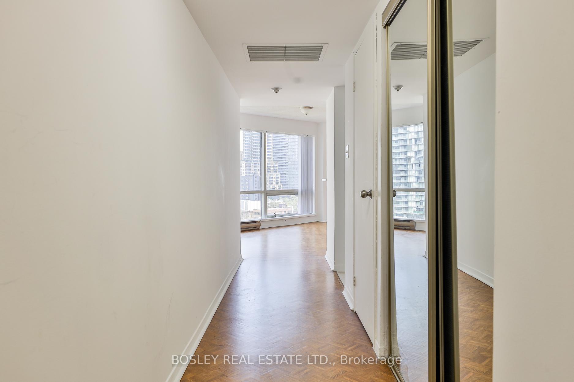 2 Bedrooms Condo at 1001 Bay, Toronto For sale