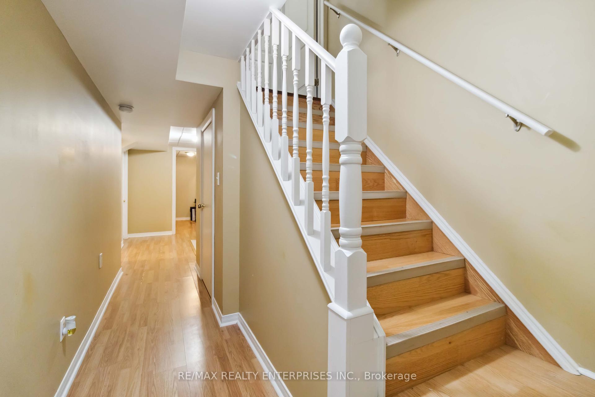 3 Bedrooms Condo at 1588 South Parade, Mississauga For sale