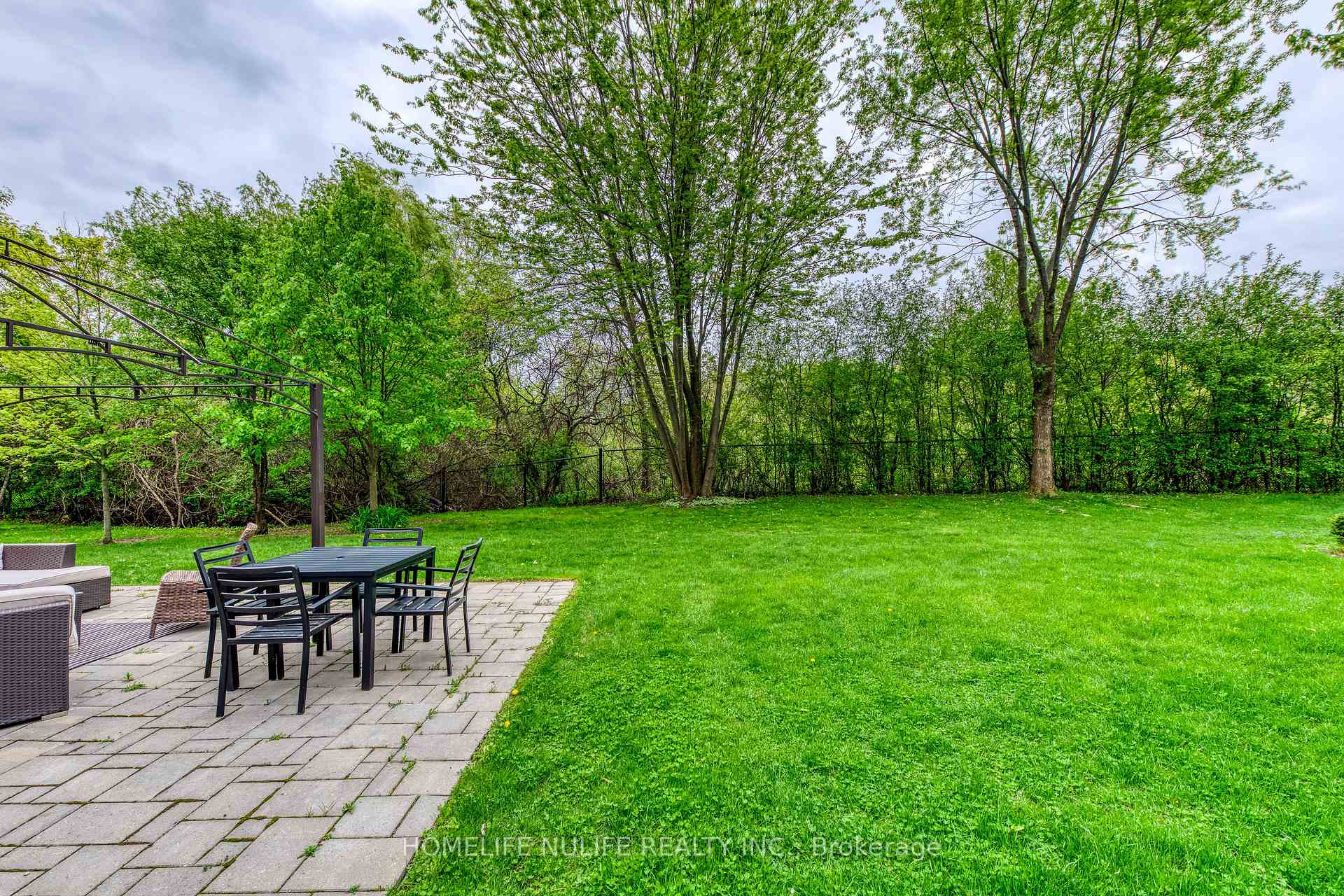 3 Bedrooms Condo at 7284 Bellshire, Mississauga For sale