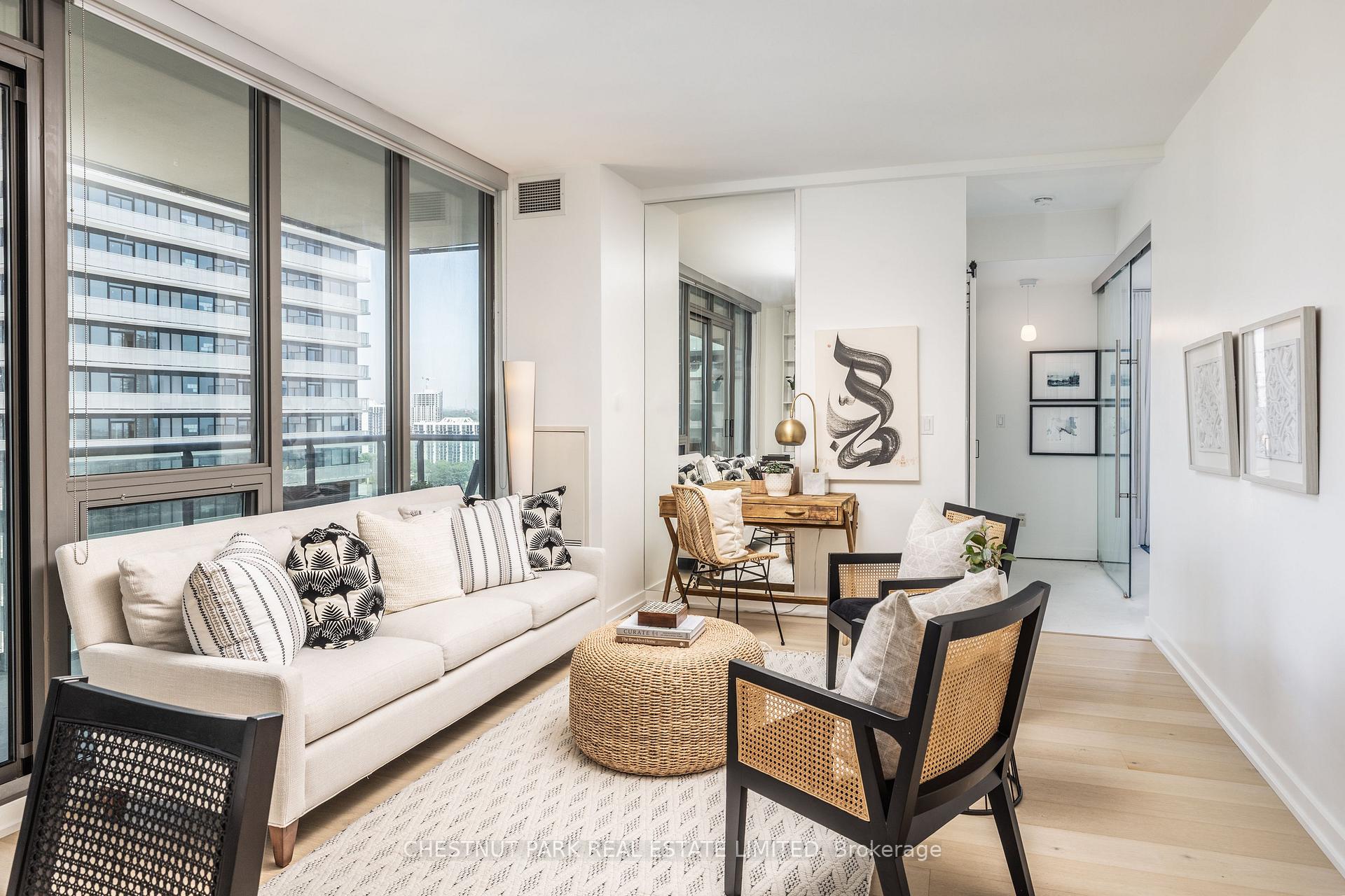2 Bedrooms Condo at 33 Lombard, Toronto For sale
