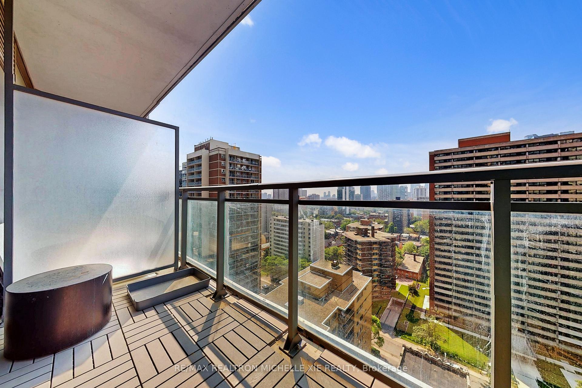 2 Bedrooms Condo at 45 Charles, Toronto For sale