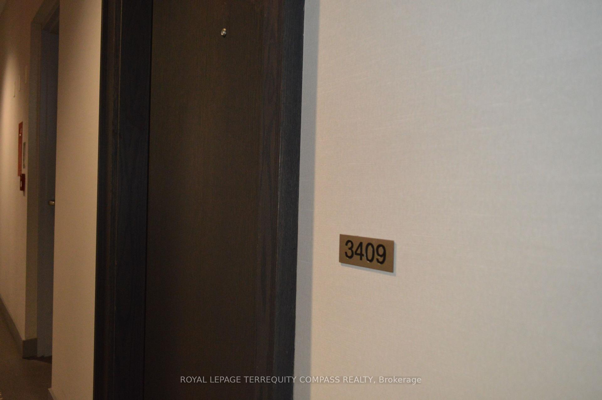 1 Bedroom Condo at 105 The Queensway,  Toronto For sale