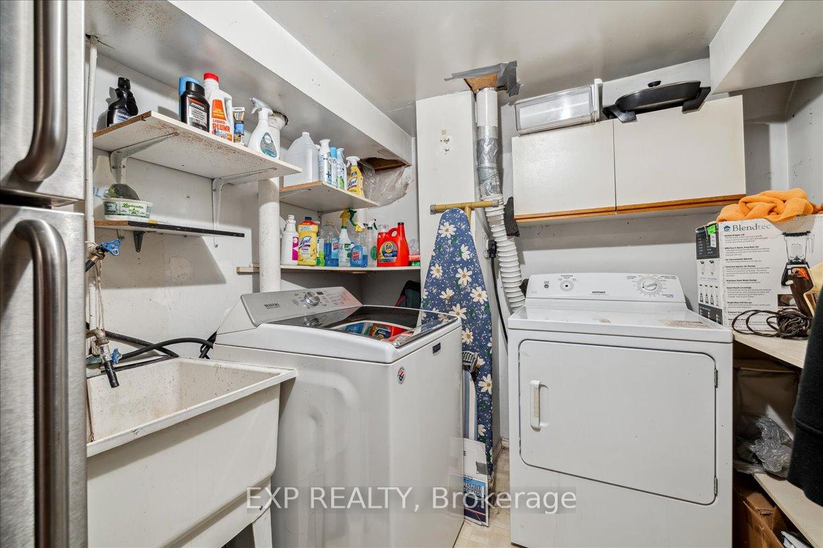 3 Bedrooms Condo at 62 Tamarack, Toronto For sale
