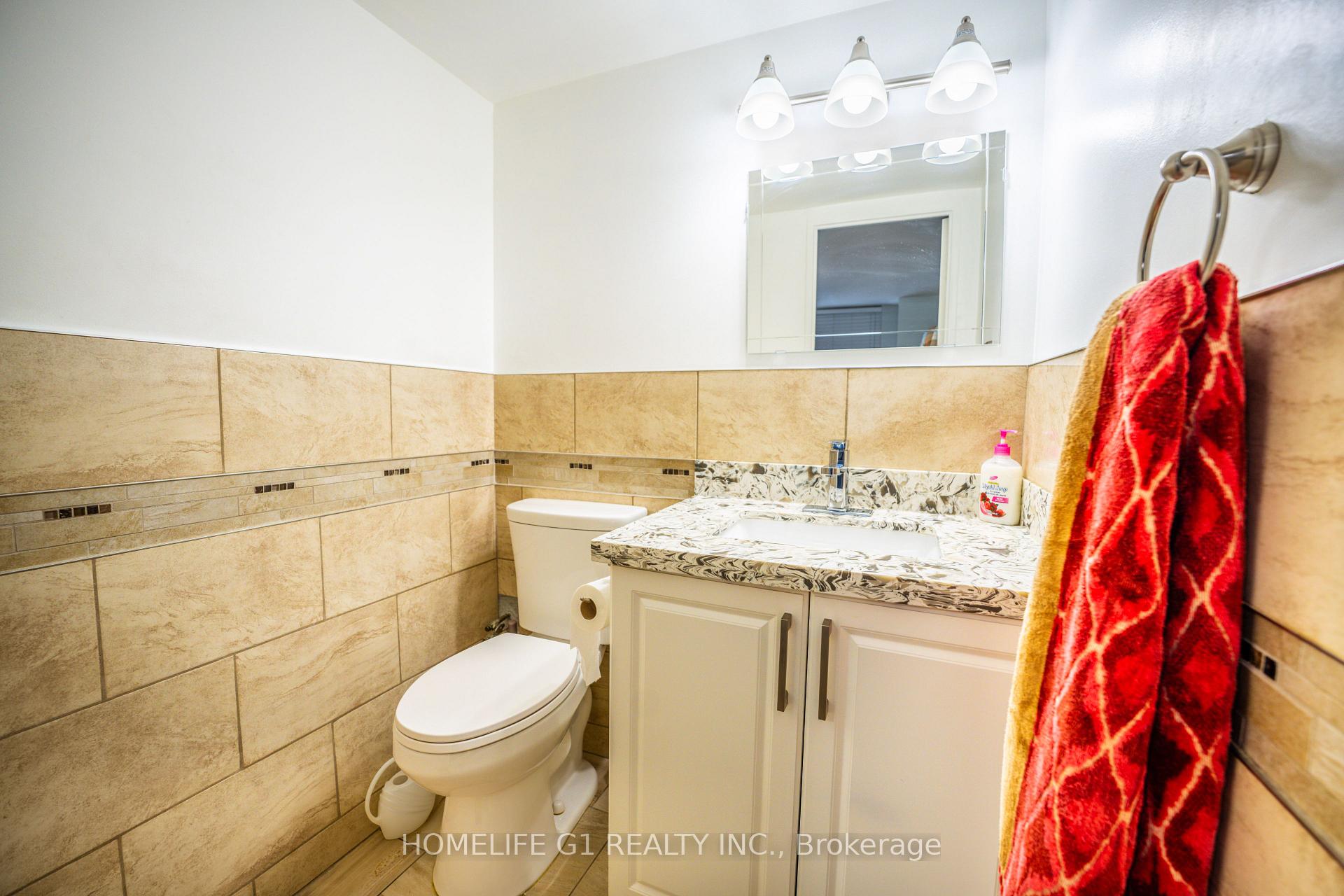 3 Bedrooms Condo at 5 Shady, Toronto For sale