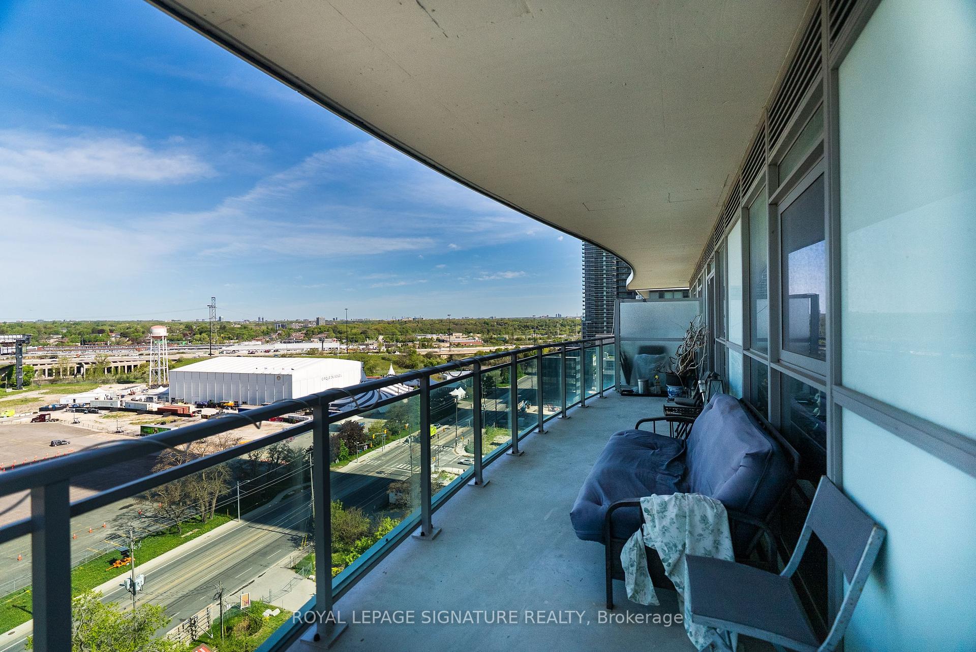 2 Bedrooms Condo at 33 Shore Breeze, Toronto For sale