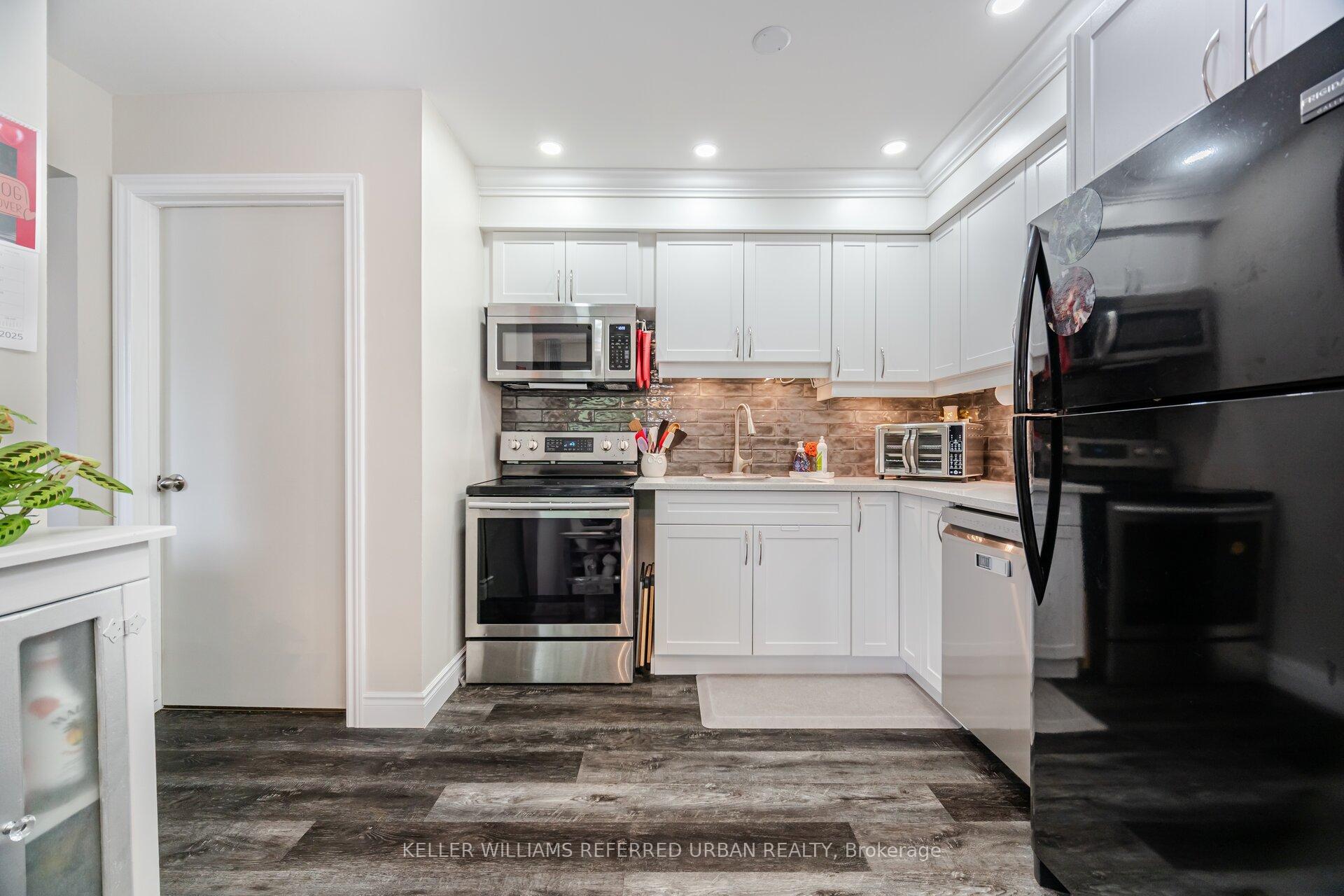 3 Bedrooms Condo at 973 Francis, Burlington For sale
