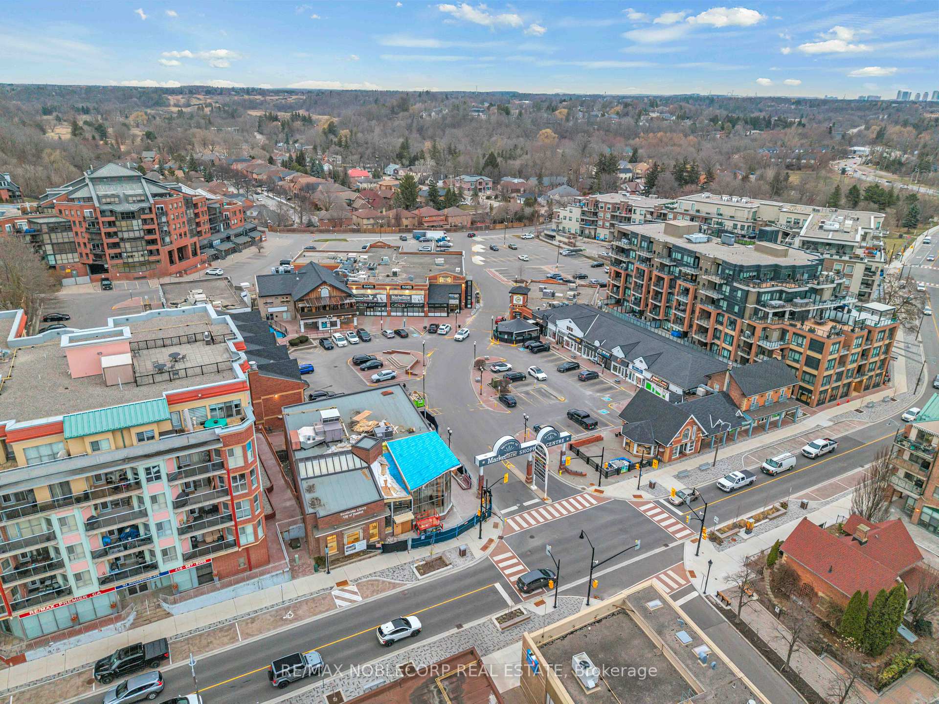 3 Bedrooms Condo at 121 Woodbridge, Vaughan For sale