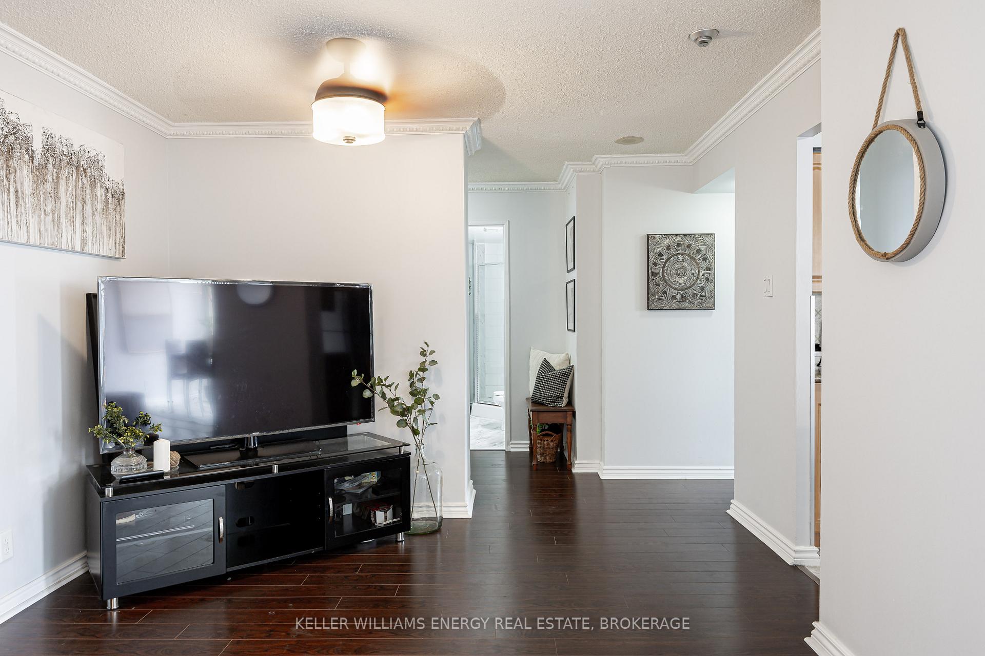 2 Bedrooms Condo at 41 Markbrook,  Toronto For sale