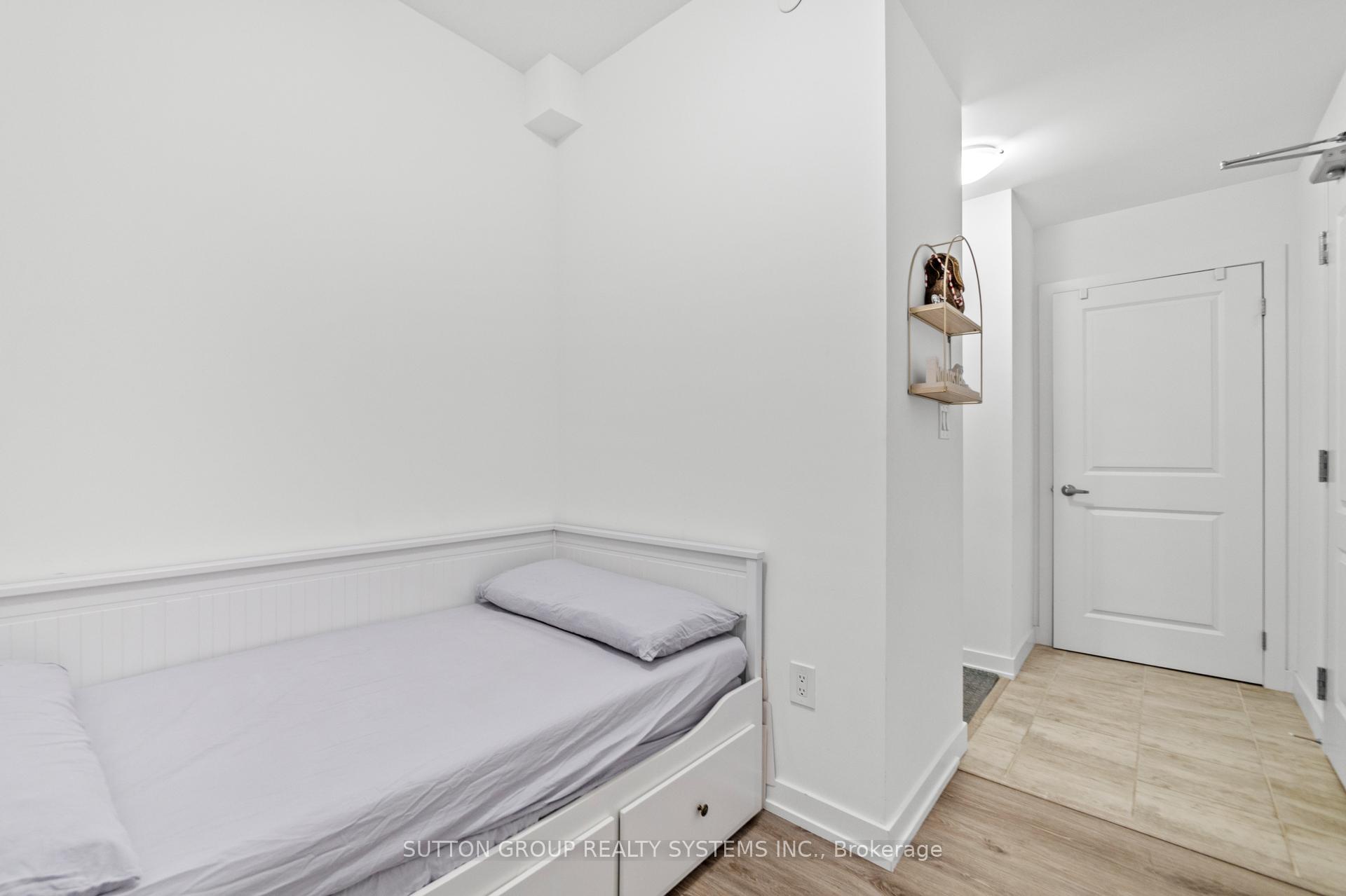 2 Bedrooms Condo at 460 Dundas, Hamilton For sale