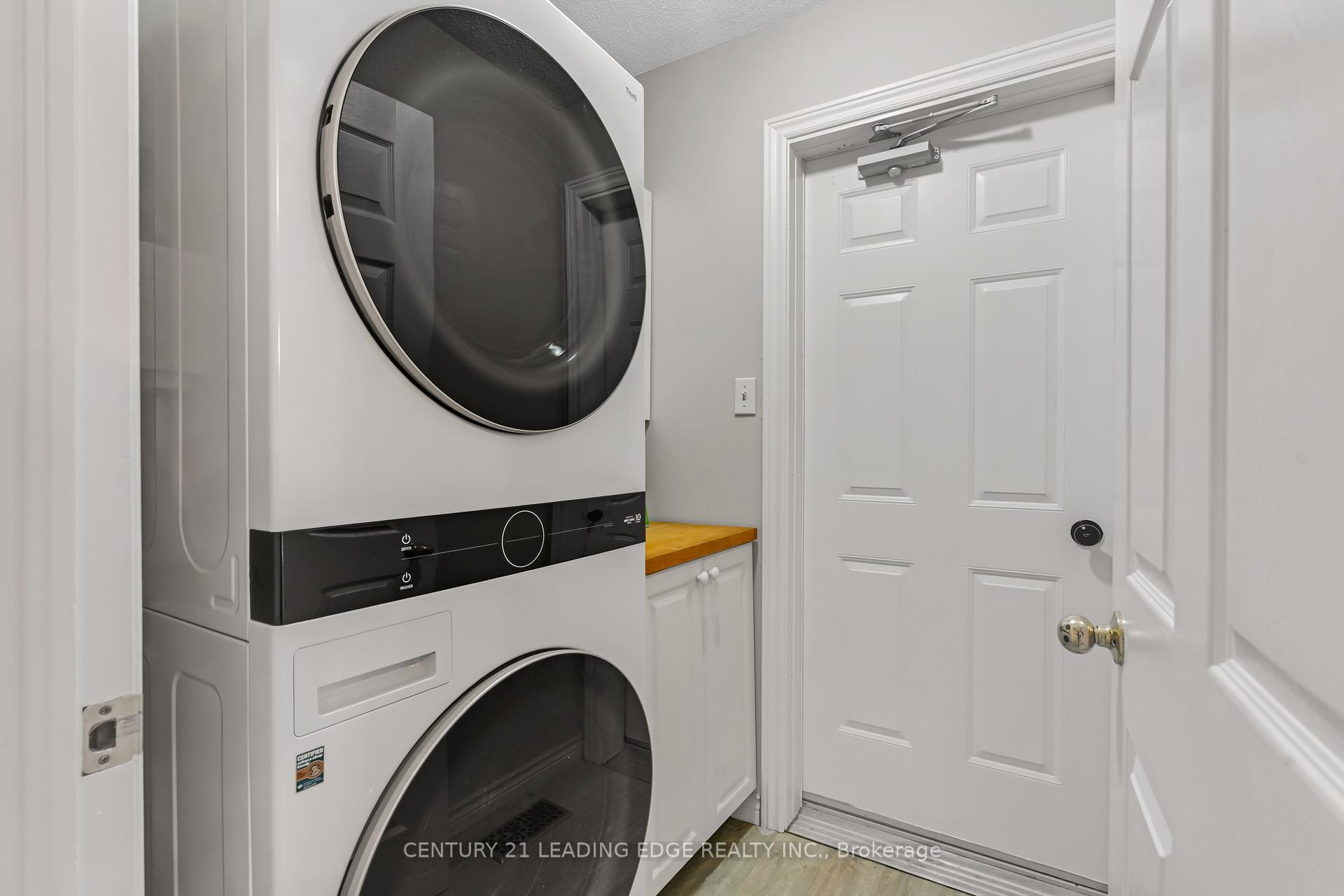 3 Bedrooms Condo at 2435 Woodward,  Burlington For sale