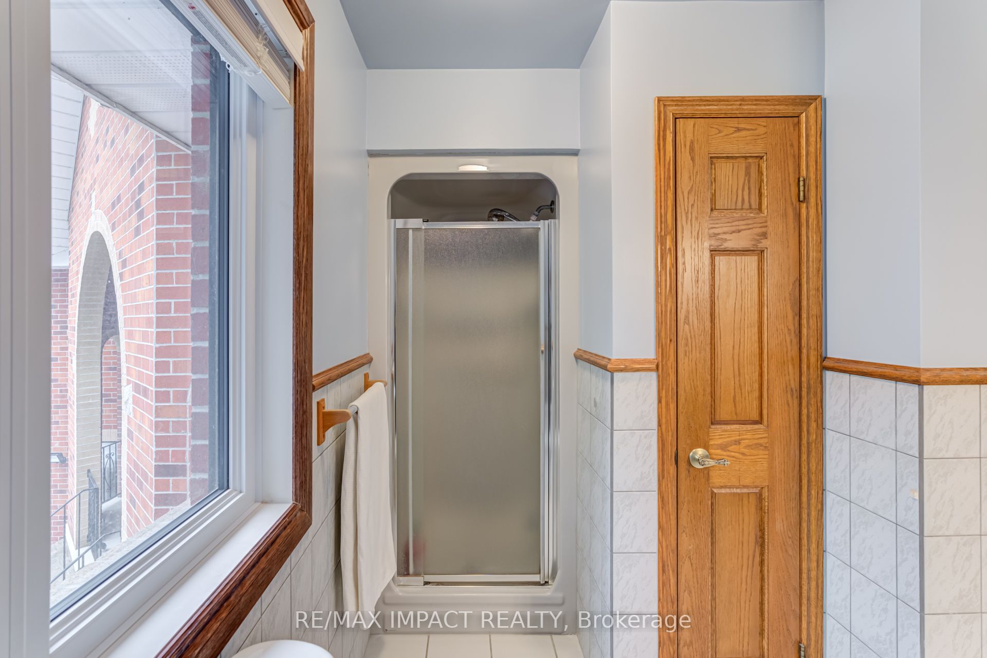 215 Raglan Road W