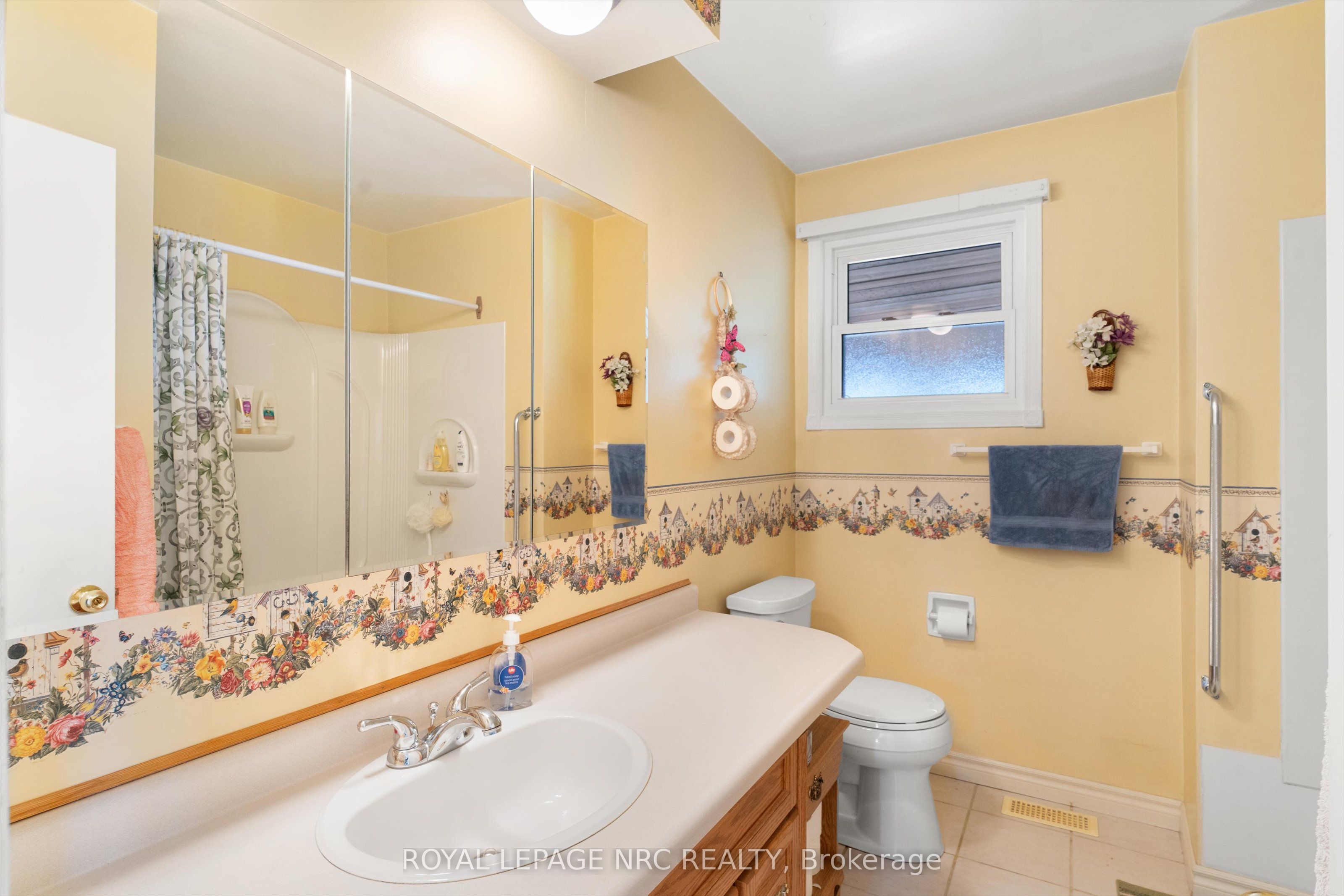 96 Lakeshore Road