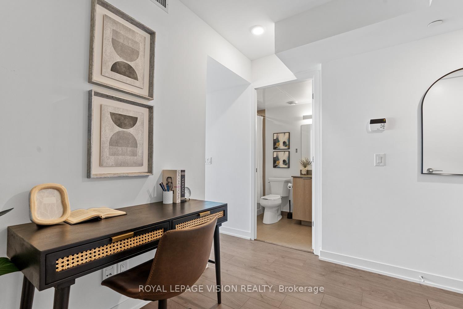 2 Bedrooms Condo at 501 Yonge, Toronto For sale