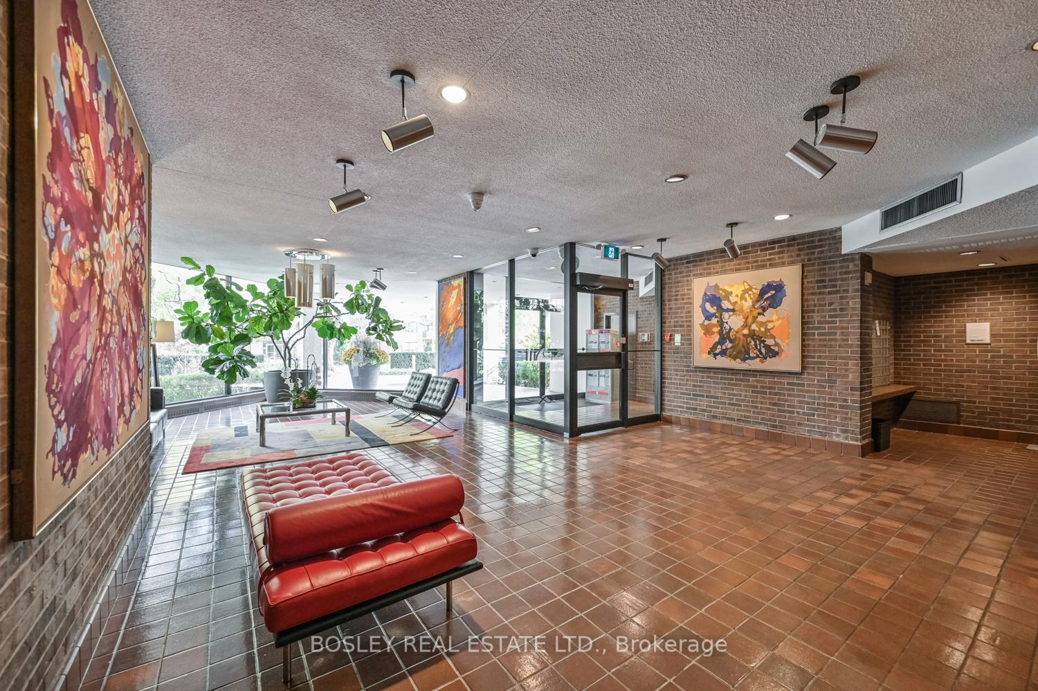 2 Bedrooms Condo at 190 St George, Toronto For sale