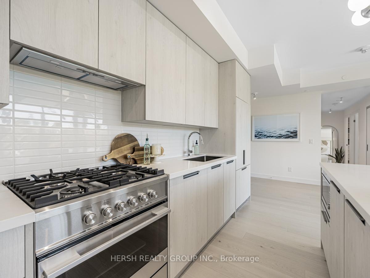 2 Bedrooms Condo at 160 Kingsway,  Toronto For sale