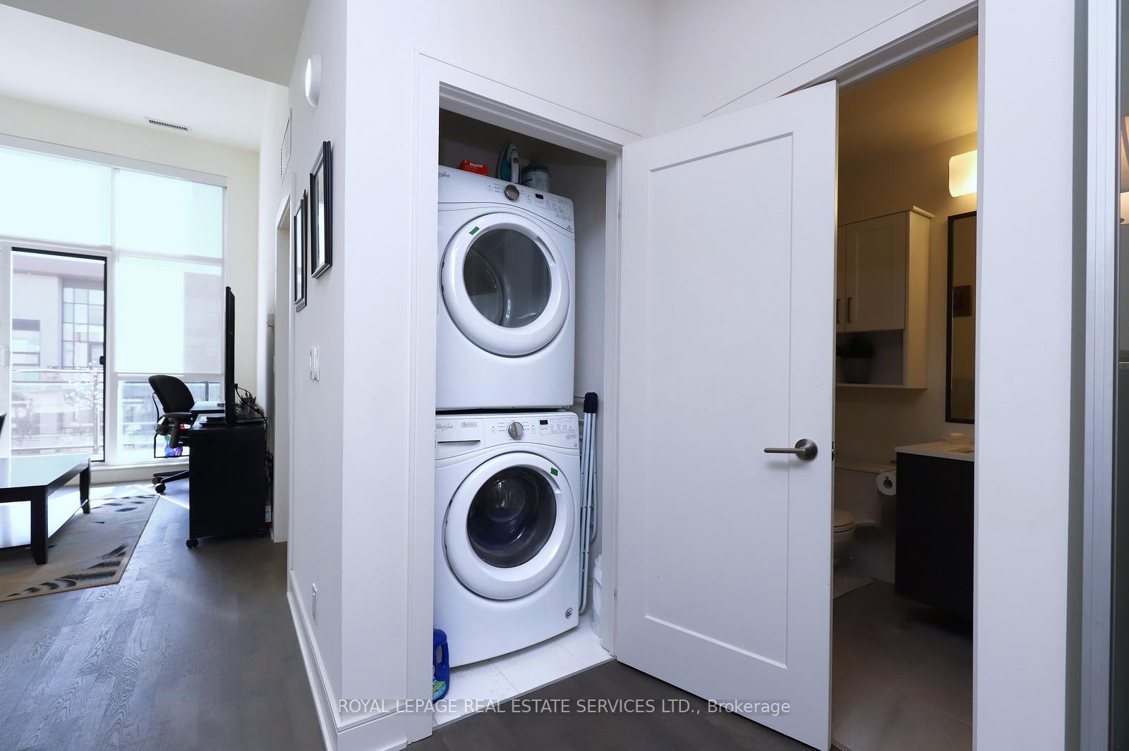 2 Bedrooms Condo at 1575 Lakeshore, Mississauga For sale