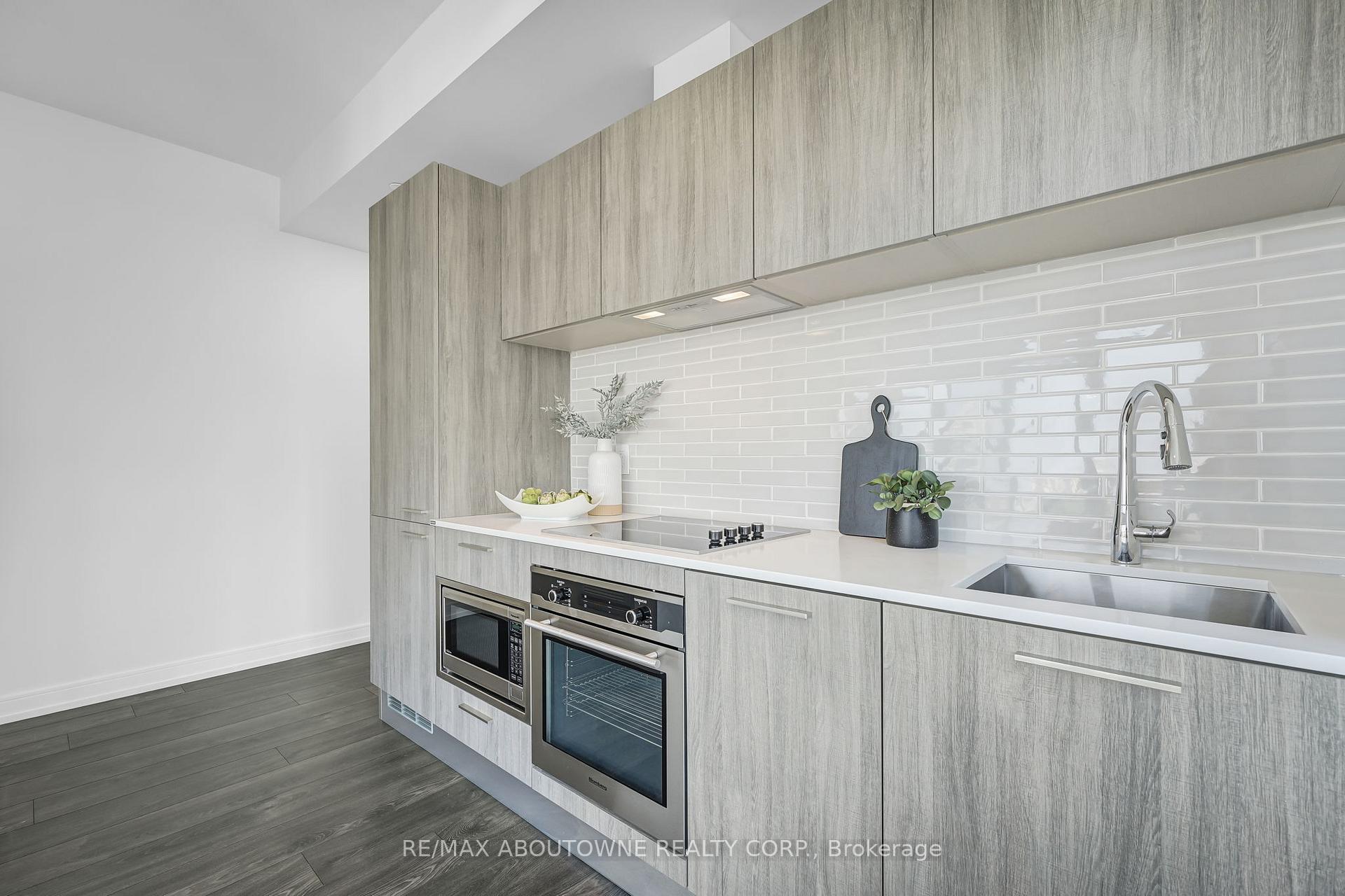 2 Bedrooms Condo at 3 Gloucester, Toronto For sale