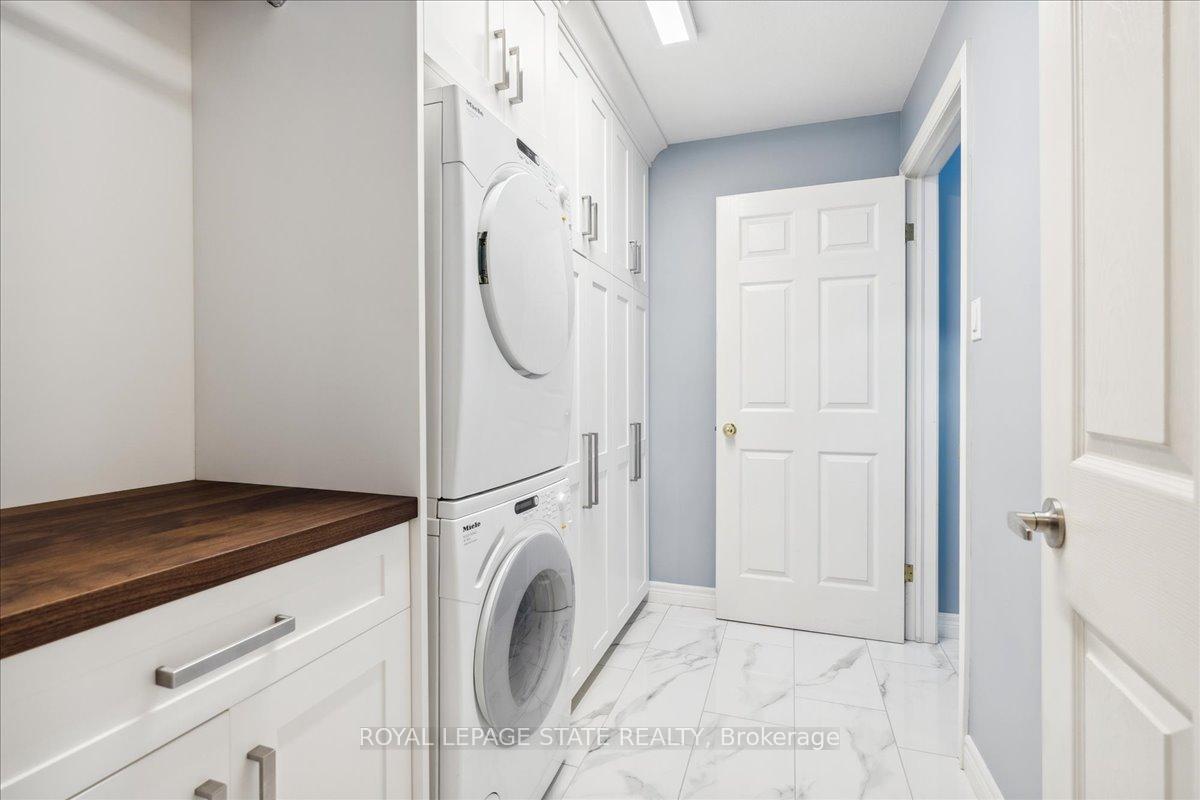 2 Bedrooms Condo at 484 Millen,  Hamilton For sale