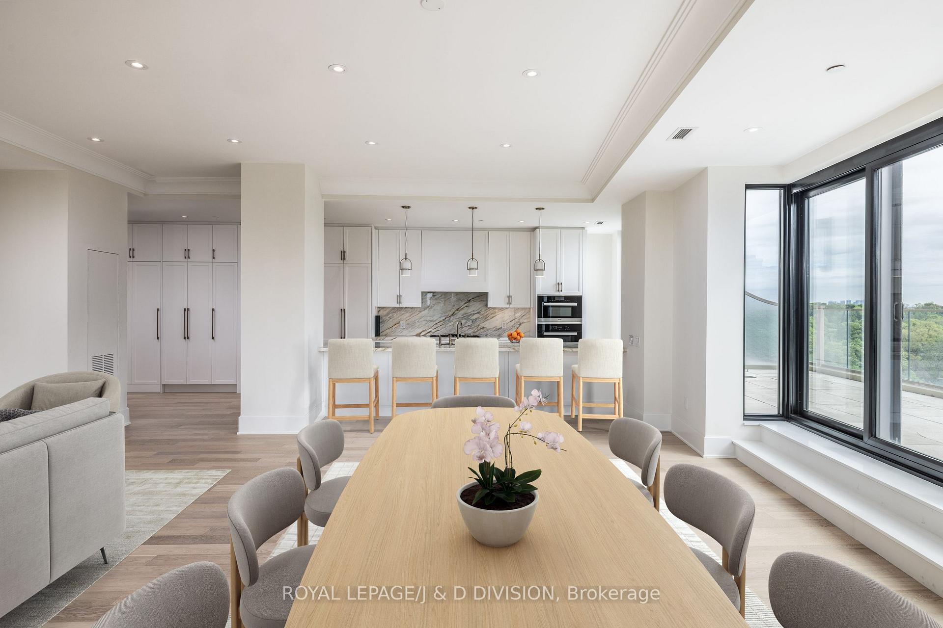 3 Bedrooms Condo at 1 Strathgowan, Toronto For sale