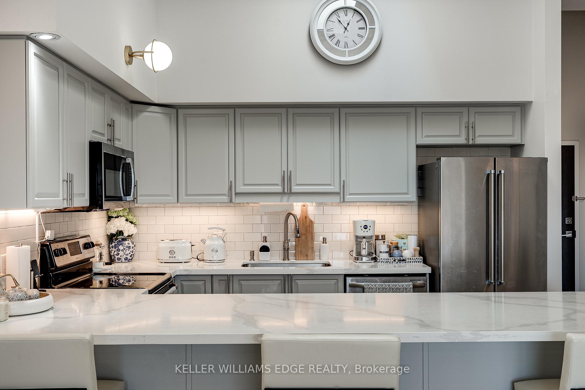 2 Bedrooms Condo at 170 Rockhaven,  Hamilton For sale